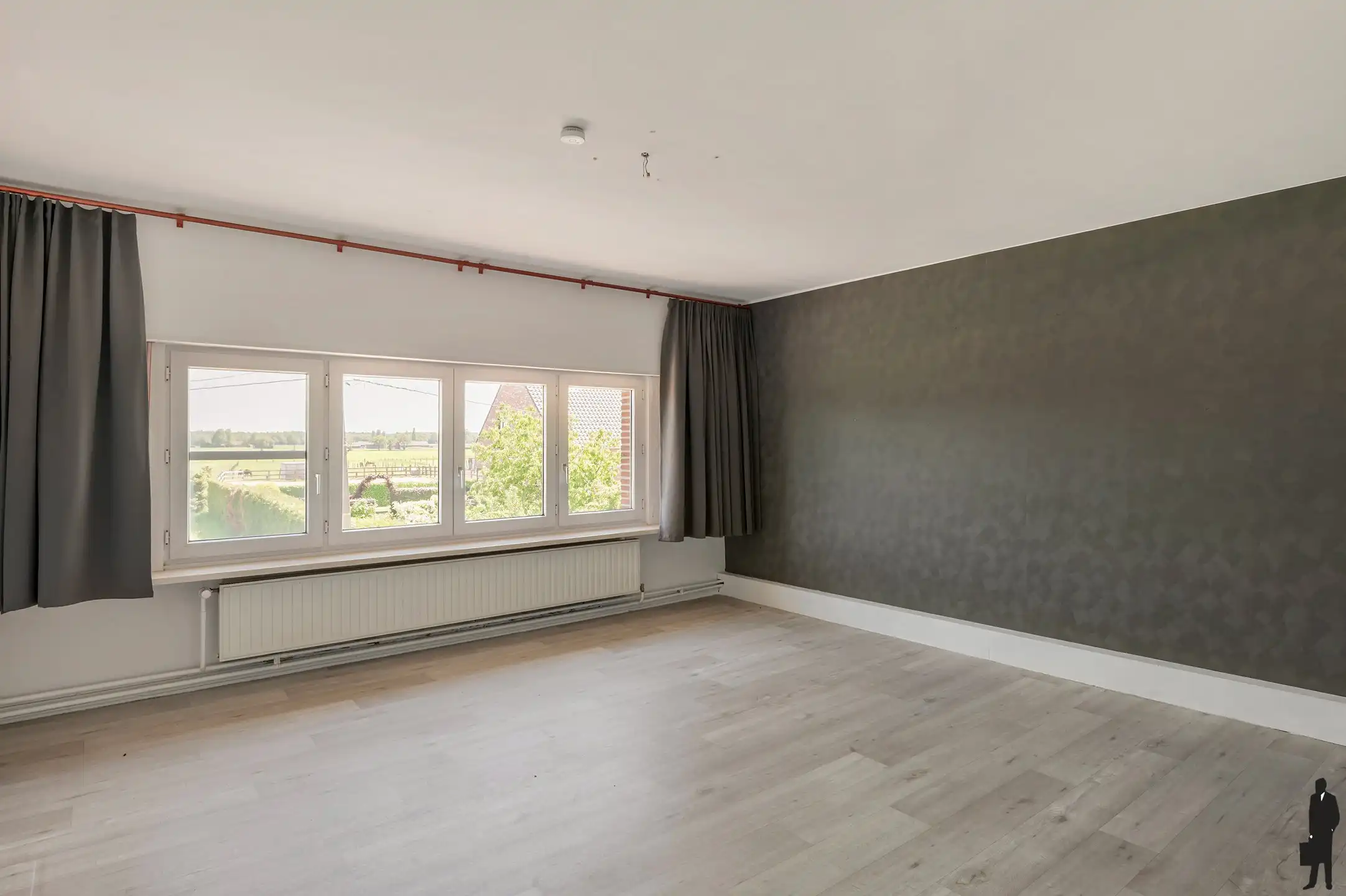Rustig gelegen ruime gezinswoning met maar liefst 7 slaapkamers, meerdere garages en tal van praktische troeven. foto 15