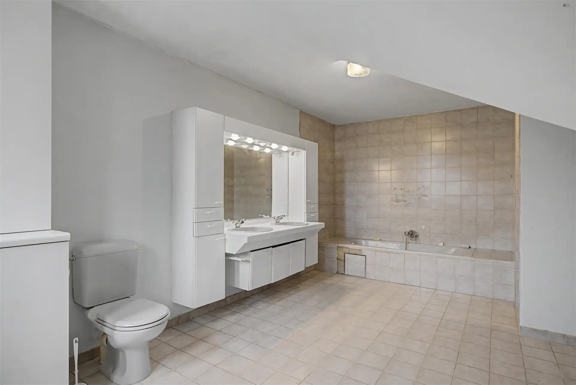 Half open bebouwing met een uitstekende basis foto 16