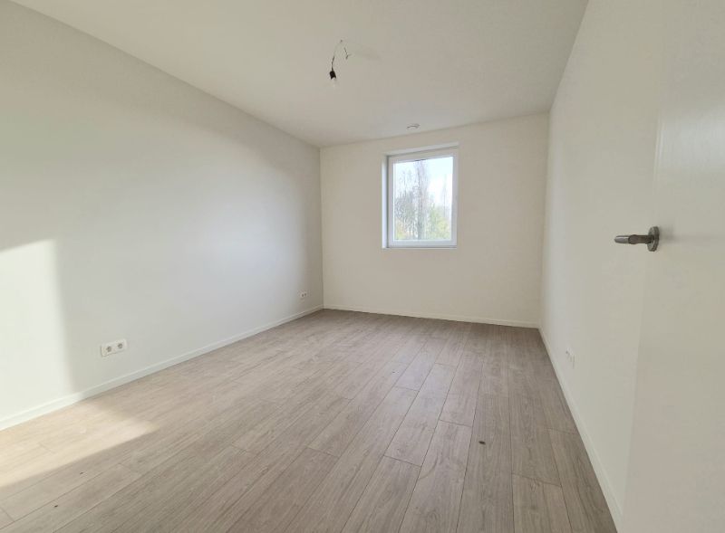 Hooglede: gesloten nieuwbouwwoning met 3 slaapkamers, zuid-gerichte tuin, carport en berging op een perceel van 169 m², centrale ligging foto 8