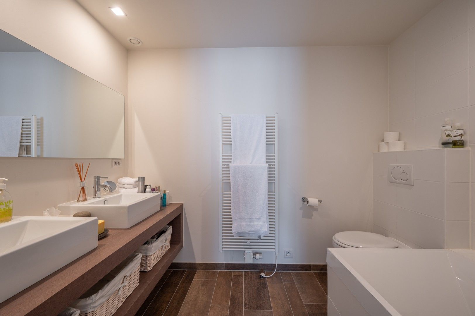 Modern en instapklaar appartement met drie slaapkamers, centraal gelegen in het bruisende centrum van Knokke. foto 13
