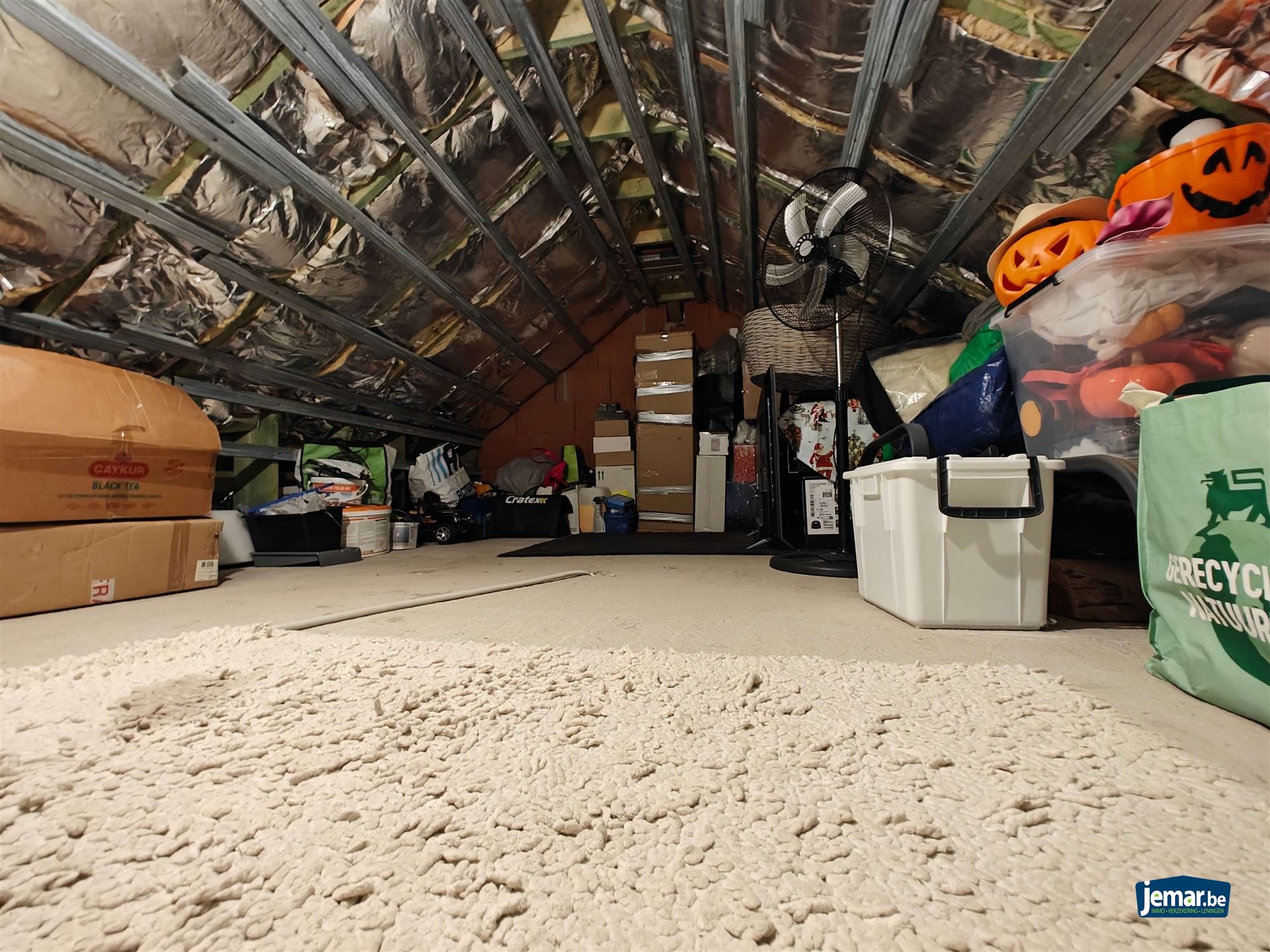 Woning met 5 slaapkamers, 2 badkamers en een grote garage foto 24