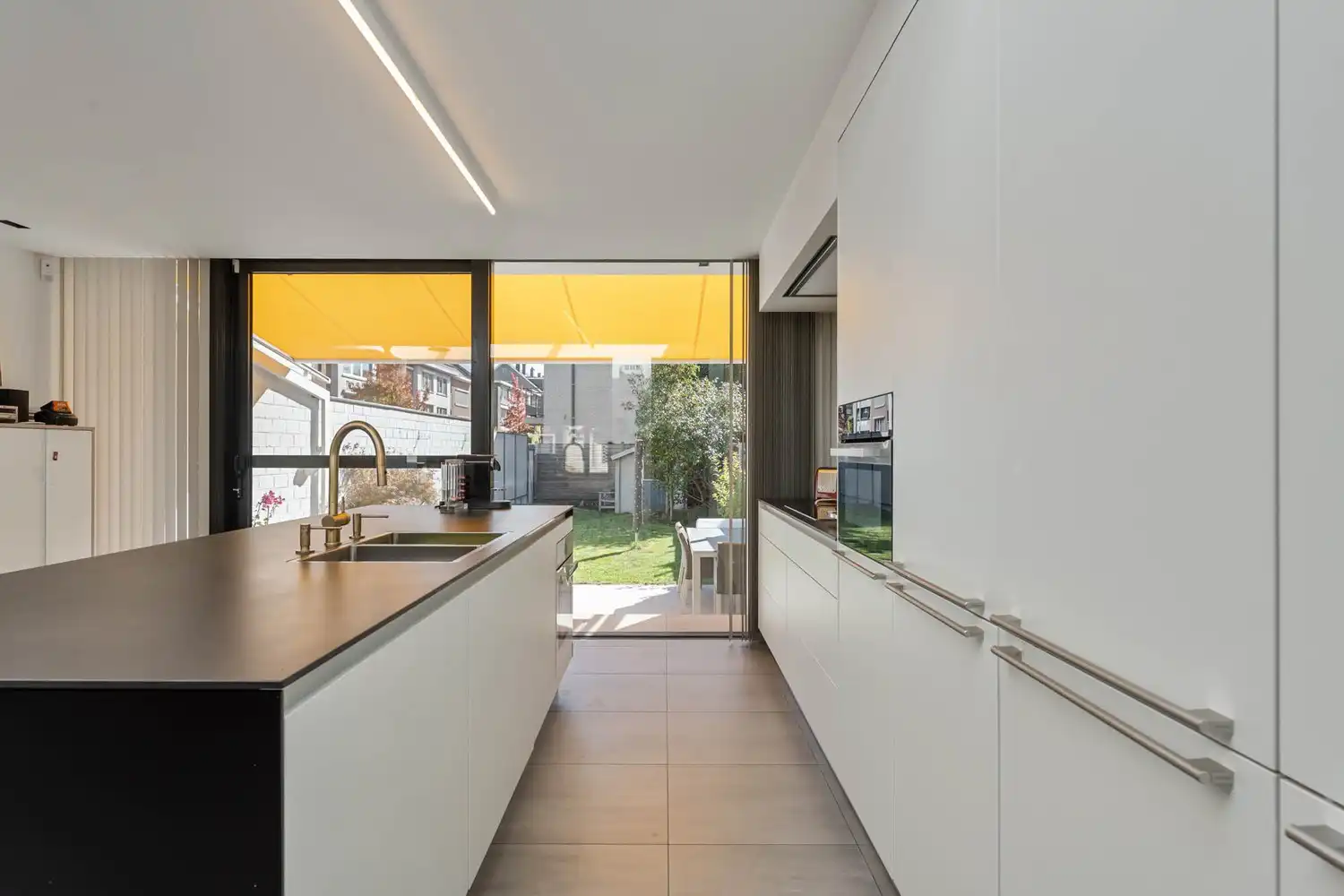 Gerenoveerde en energiezuinige(B-label) woning met 3 slaapkamers, 2 badkamers, een dressing, een garage met een oprit en een tuin nabij het station van Leuven! foto 7