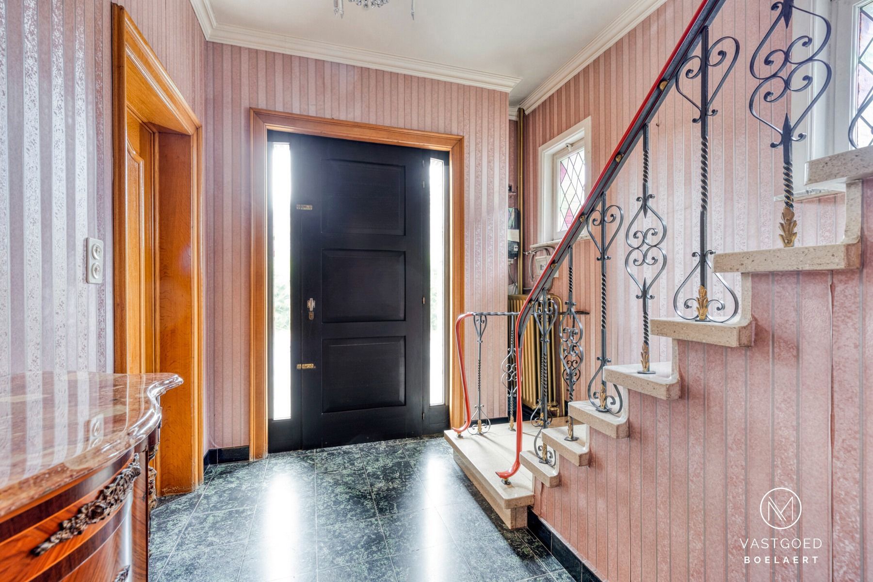 Huis met 3 slaapkamers, garage en tuin te koop in Nieuwerkerken foto 2