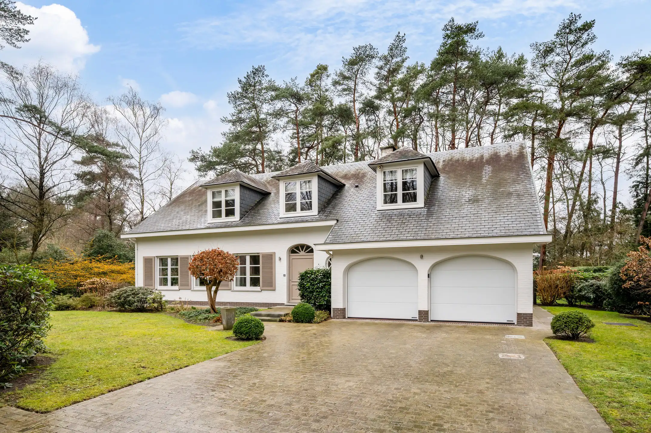 Statige villa gelegen op een prachtig perceel van ca. 1816m² in een rustige, groene residentiële omgeving.  foto 25