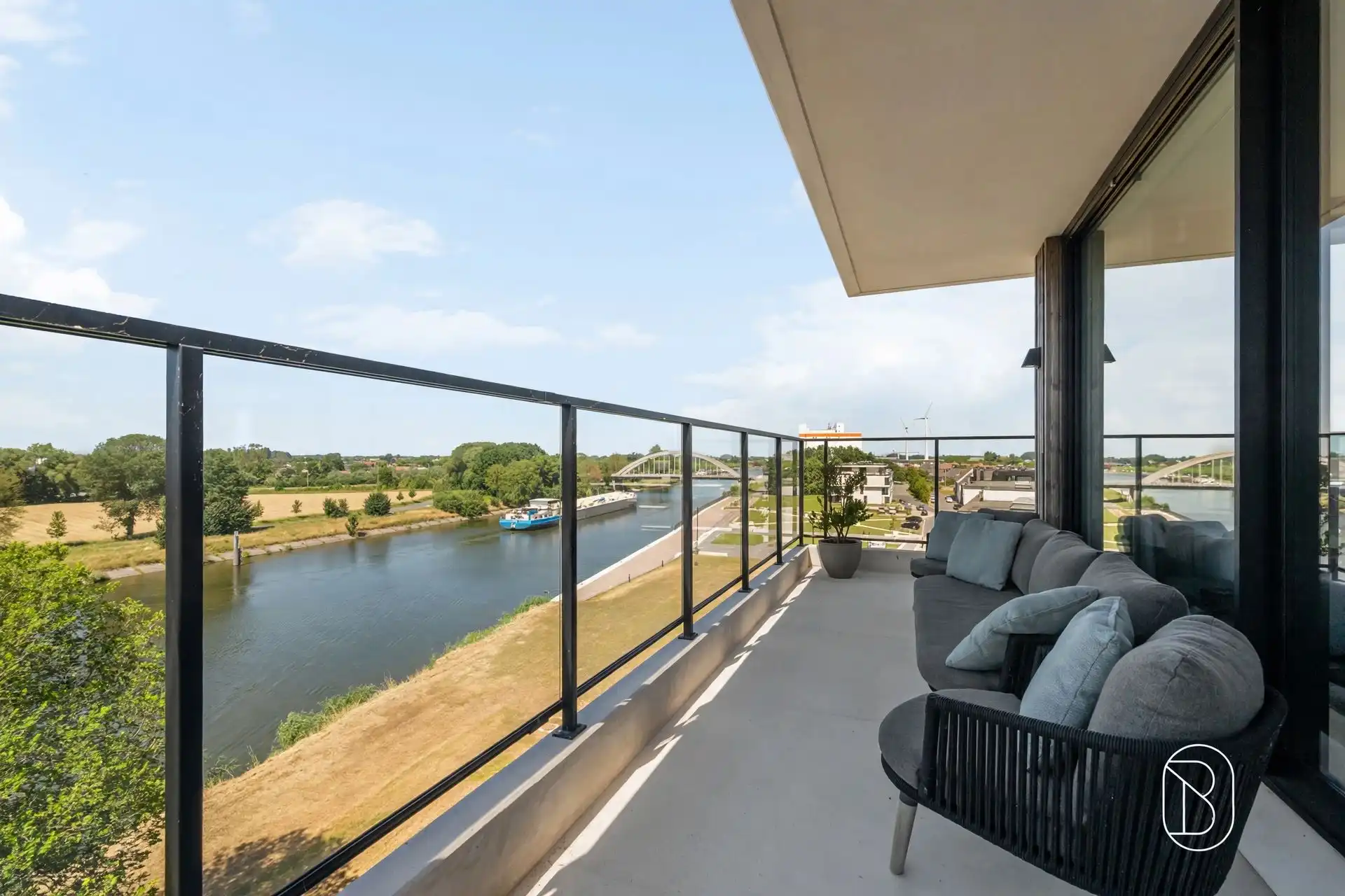 Subliem afwerkt penthouse met zicht op de Leie foto {{pictureIndex}}