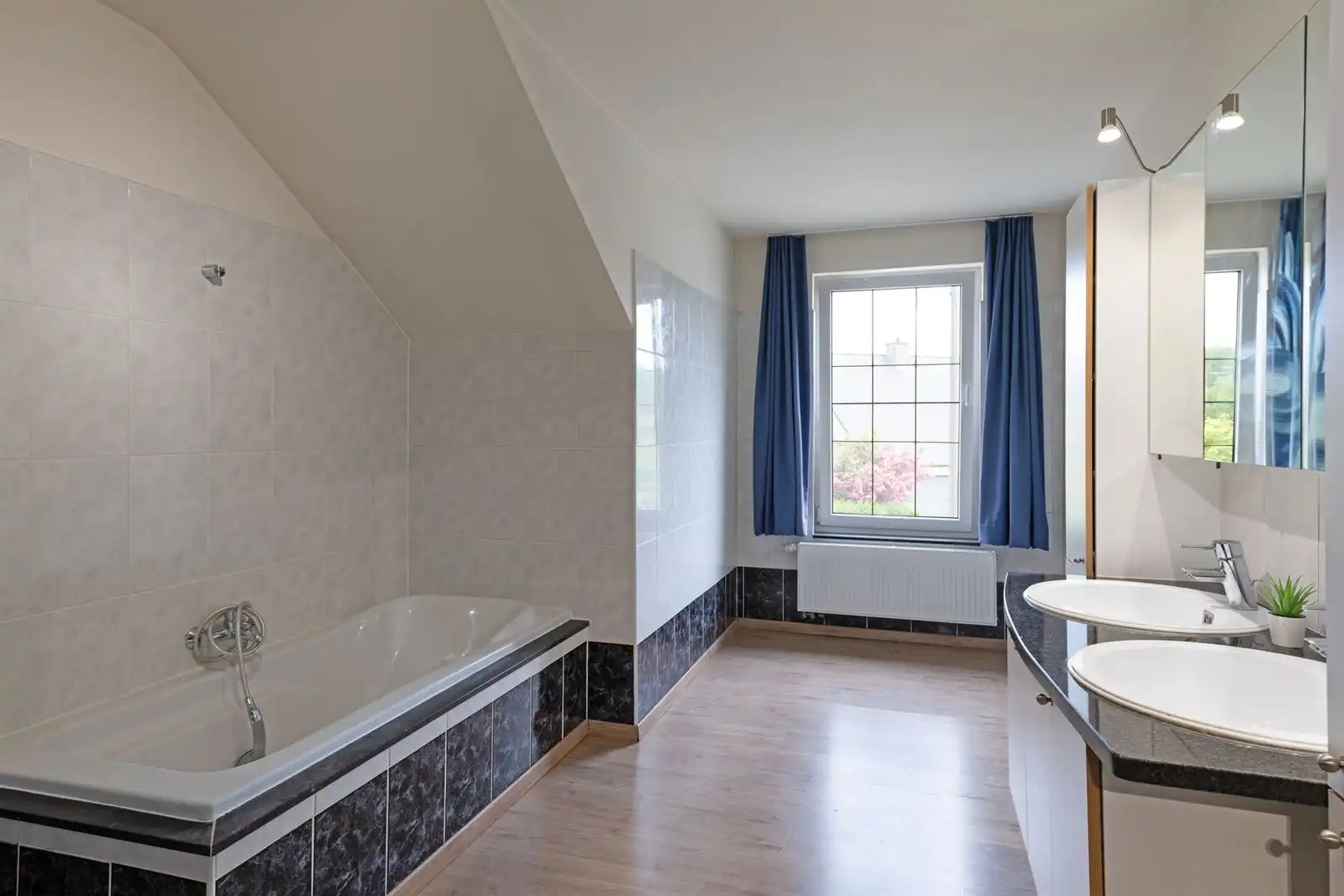 Stijlvolle woning in groene omgeving met 3 slaapkamers foto 13