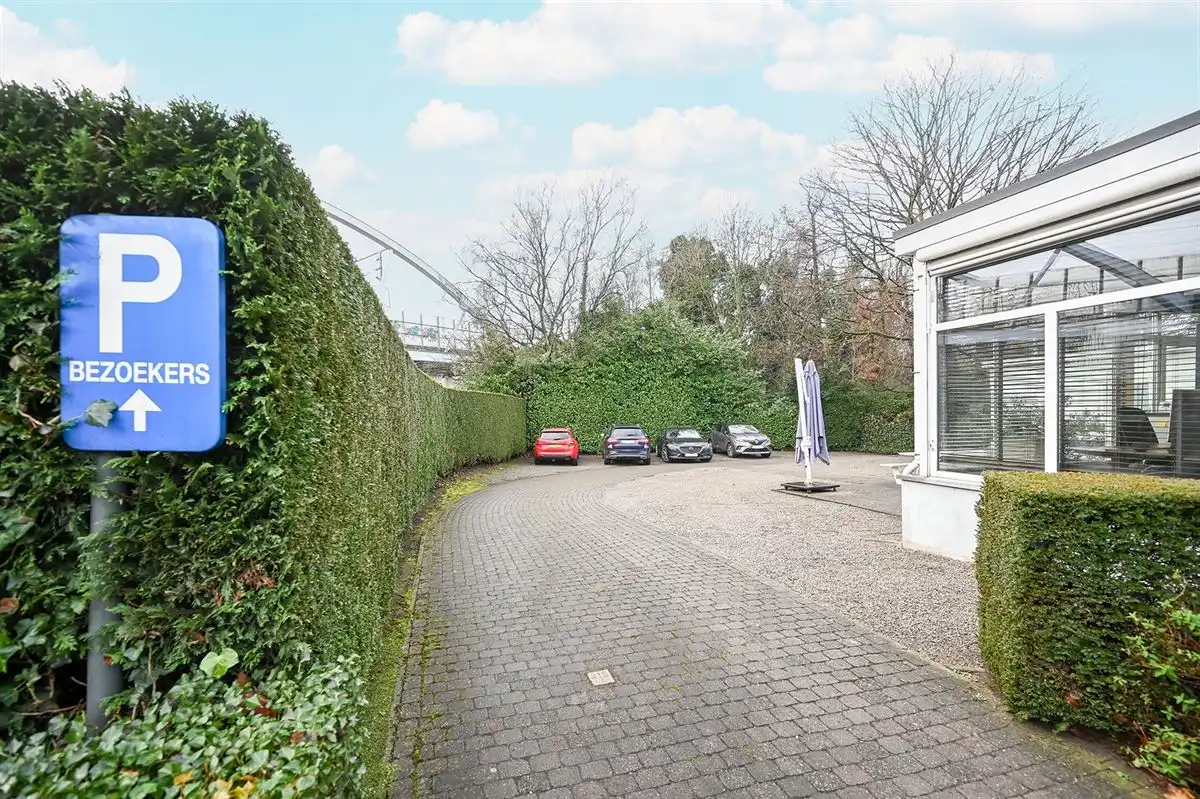 Gemeubelde kantoorruimte all in foto 20