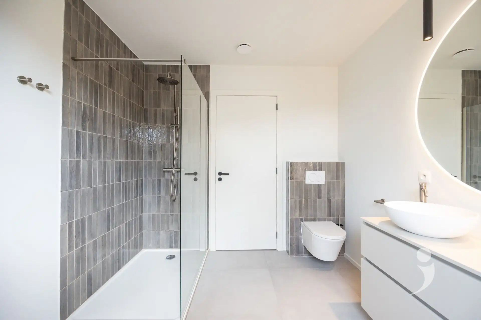 Nieuwbouwwoning met 4 slaapkamers en twee badkamers! foto 15