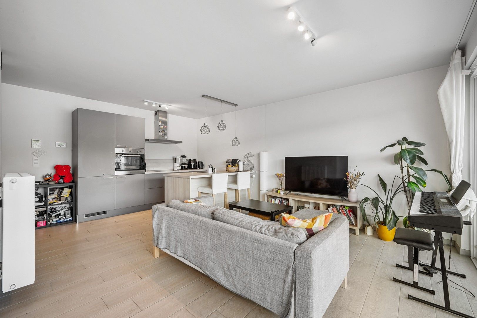 Modern 1-slaapkamerappartement met terras foto 5