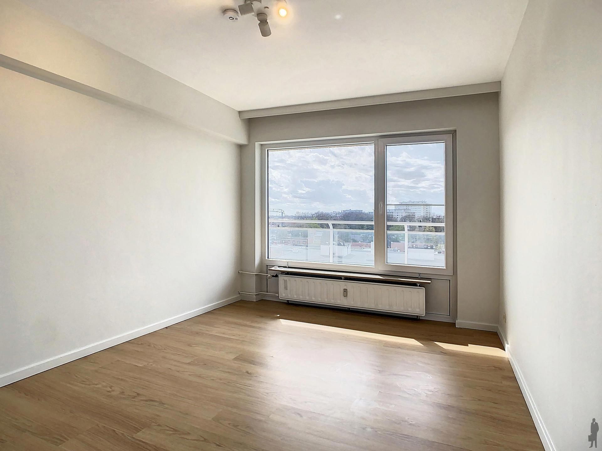 Gezellig appartement met 2 slaapkamers en mooi terras te Berchem! foto 12