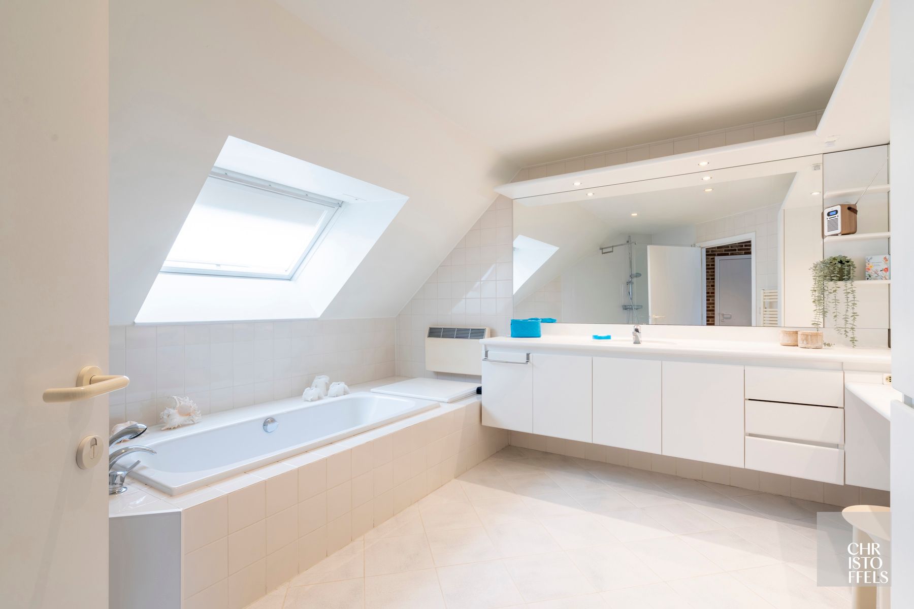 Villa van 496 m² met kantoren op een uniek perceel van 2.400 m²! foto 6