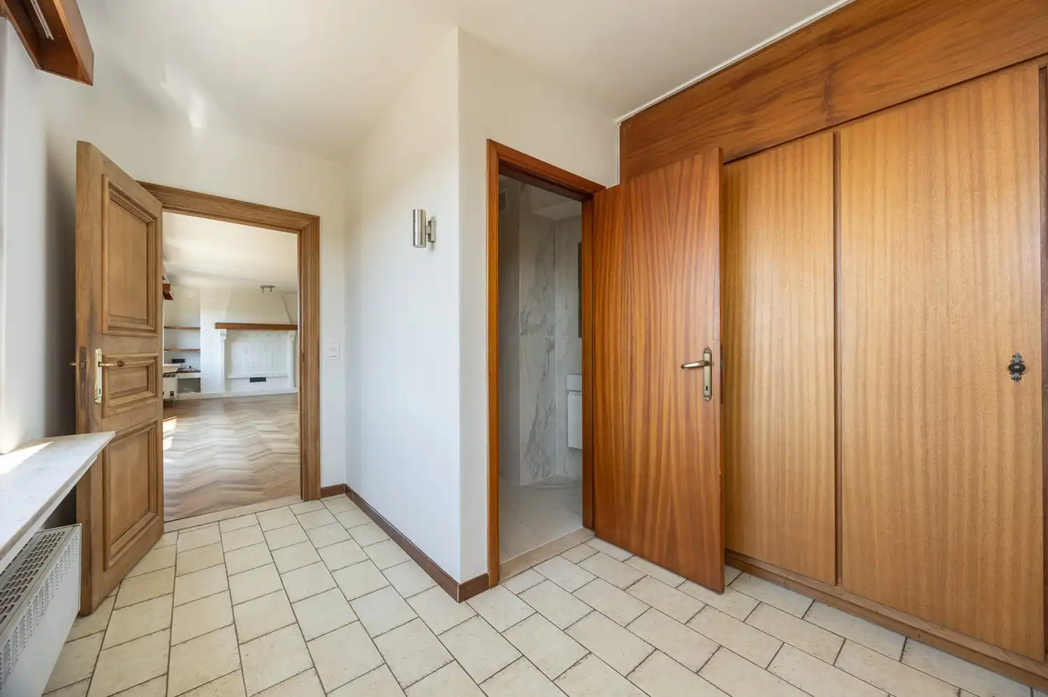 Ruim en lichtrijk appartement met 3 slaapkamers, privé garage en fietsenberging in Brasschaat - recent gerenoveerd met alle comfort. foto 15