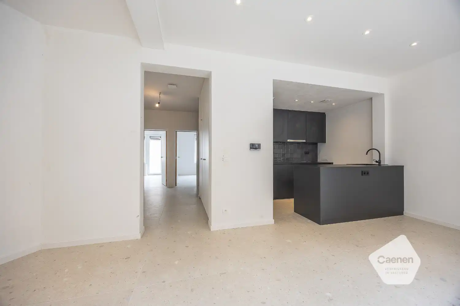 Gerenoveerd appartement te Mariakerke foto 3