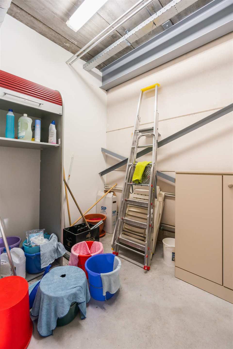 Moderne kantoor- en opslag ruimte foto 23