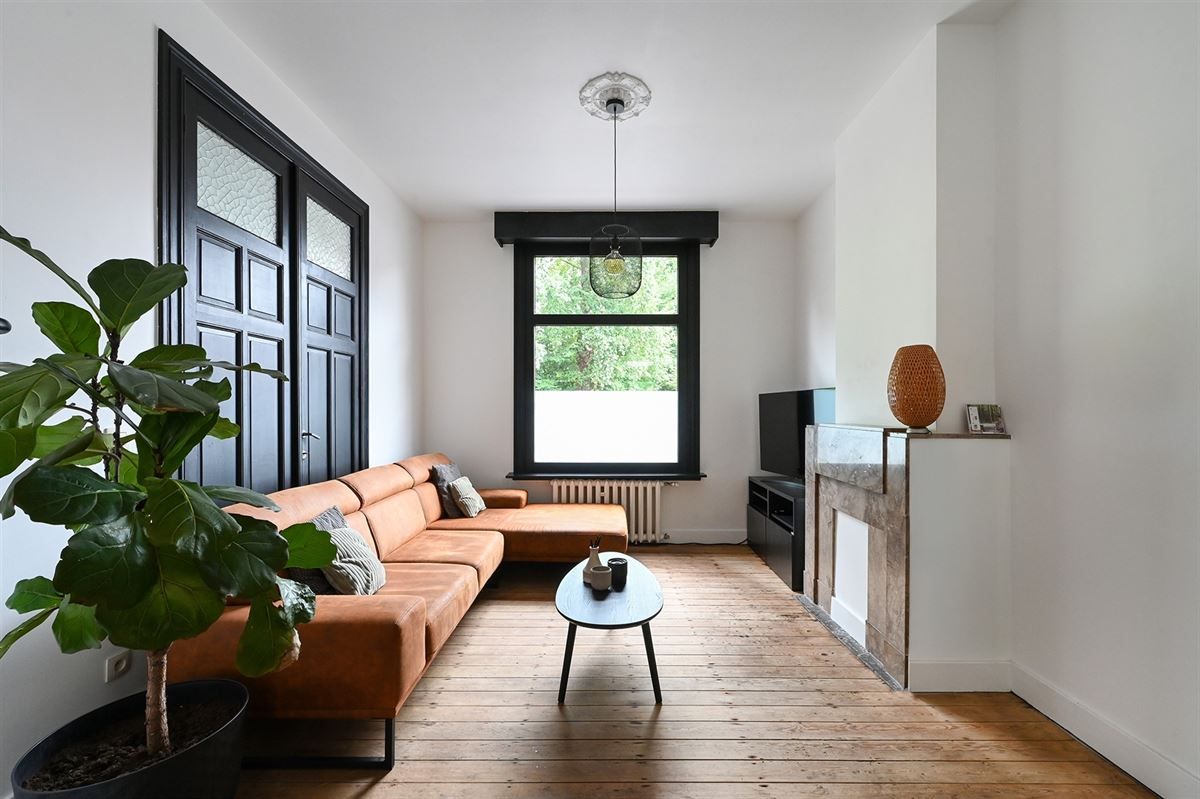 Gerenoveerde woning met leuke authentieke elementen foto 12