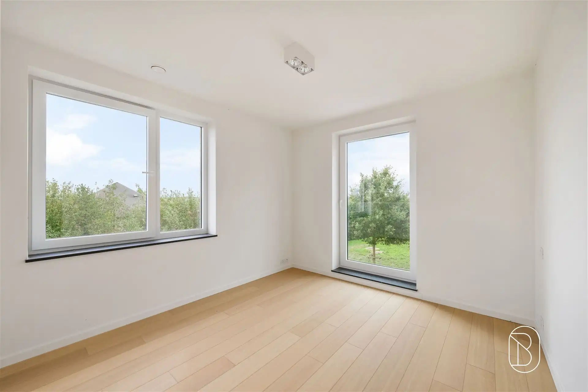 Topgelegen grote woning met 4 slk, omheinde tuin en garage. foto 21
