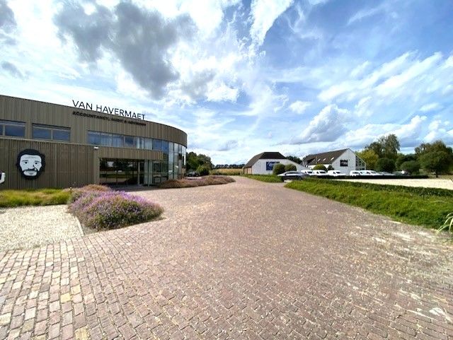 Stijlvolle kantoorruimte 300+m² met 16 autostaanplaatsen ideale ligging langs E313. foto 24