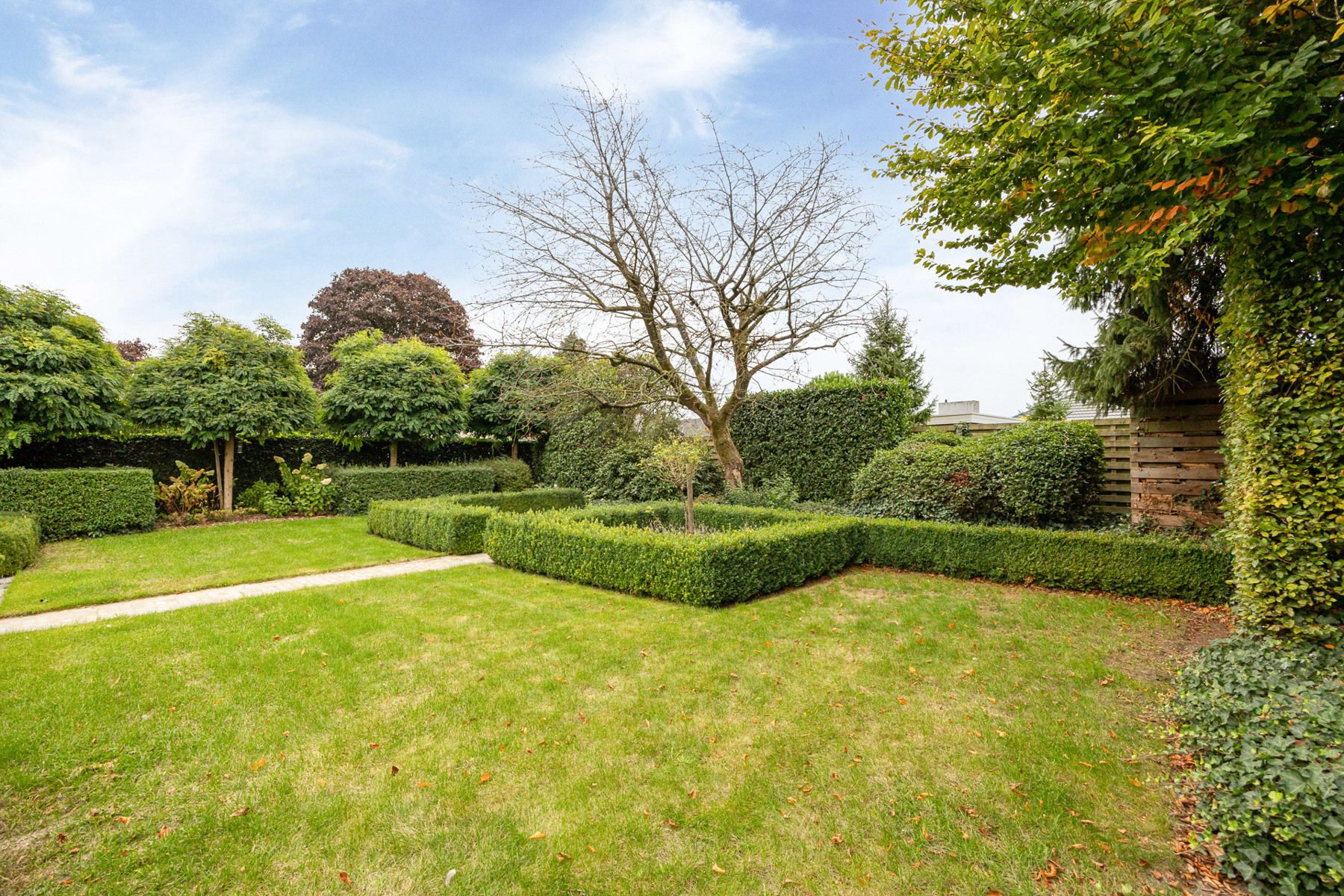 Een laagbouwwoning met 3 slaapkamers op een perceel van 880m². foto 14