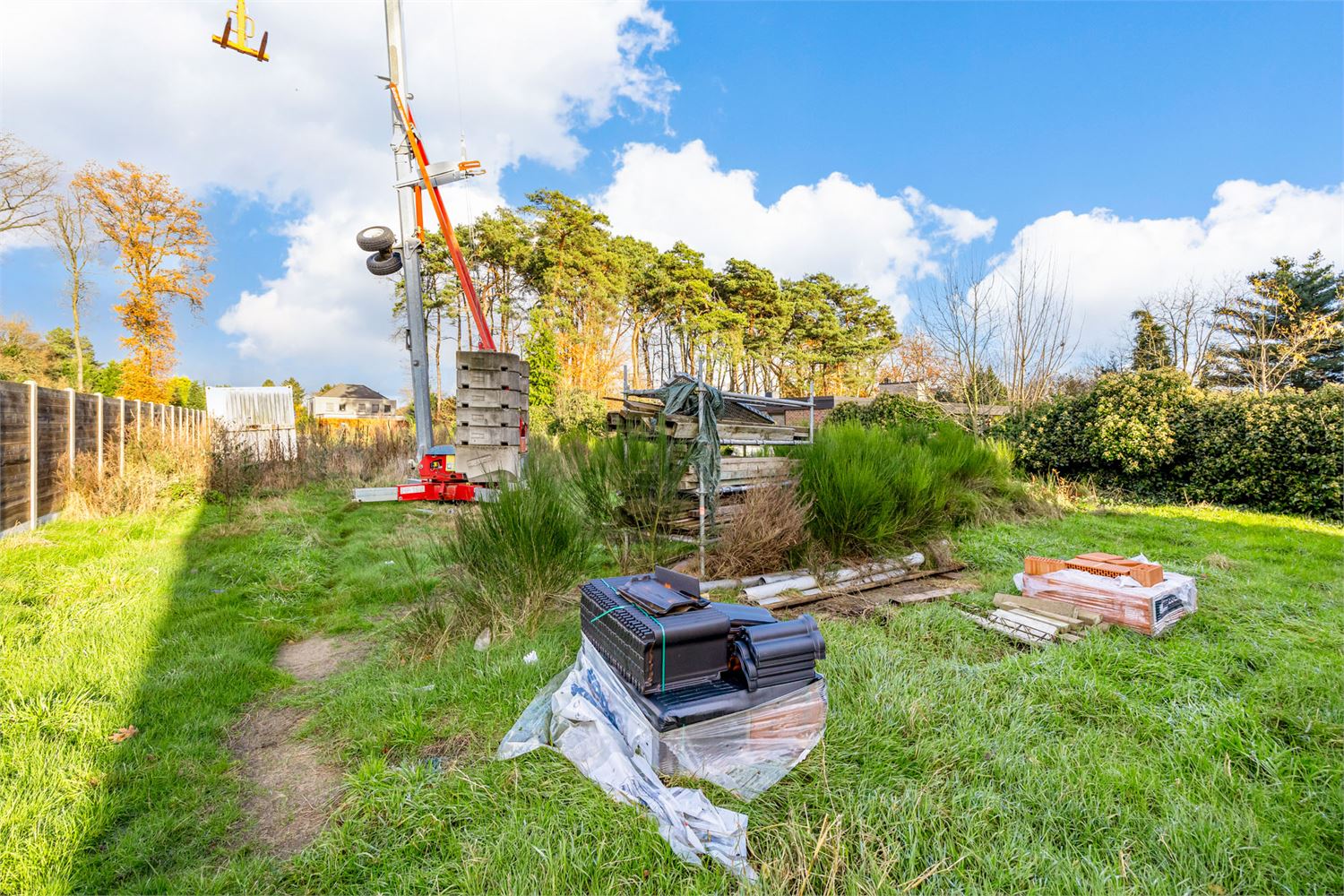 Idealis Vastgoed – Charmante CASCO+ woning met 2 tot 3 ruime slaapkamers, ruime woonkamer met open keuken, berging, achterinkom met wasruimte, badkamer en met maar liefst 18 zonnepanelen. De woning is gelegen op een rustig perceel aan de bosrand. foto 13