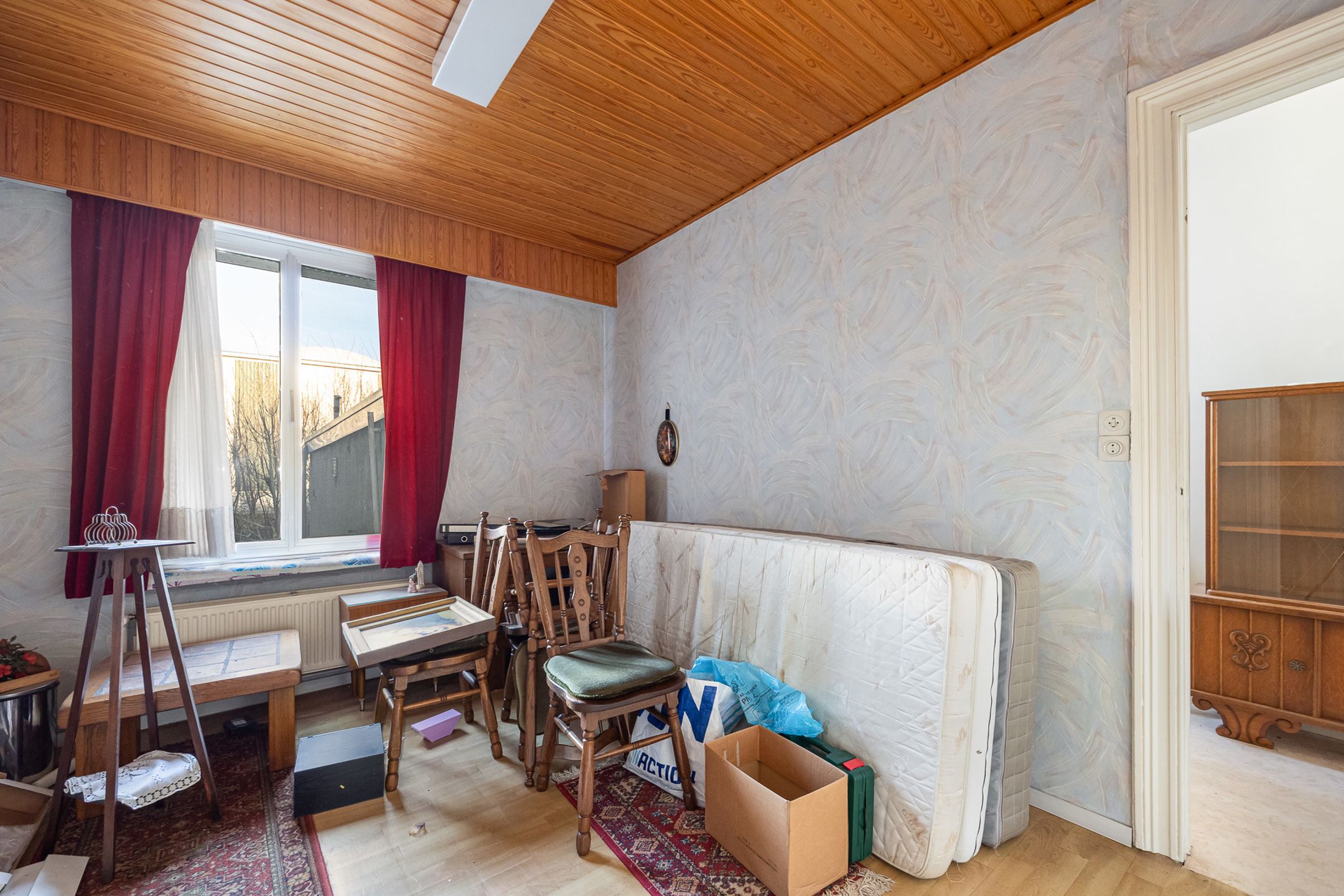 Zeer ruime te renoveren woning met 4 slpk en koer foto 21