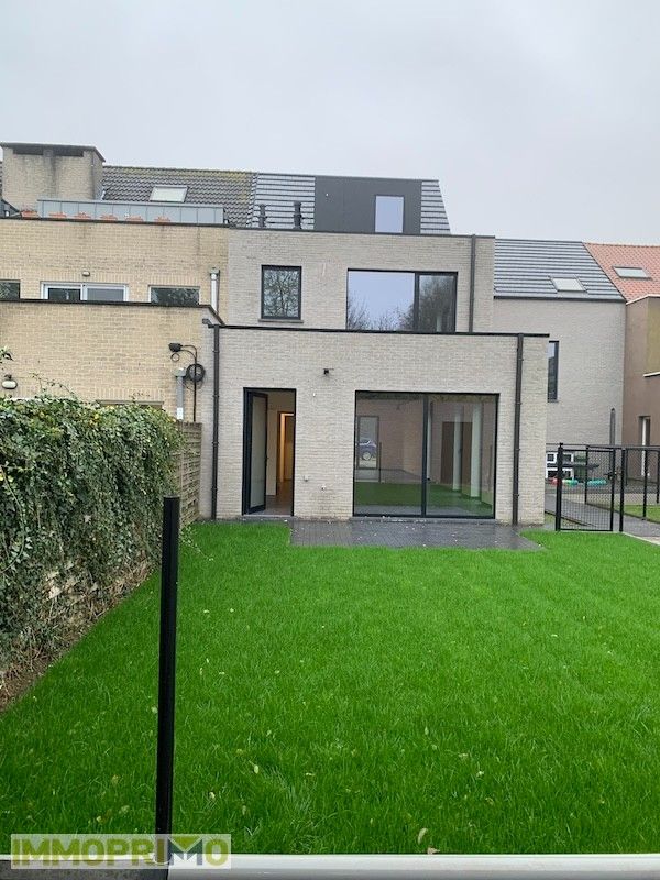 Nieuwbouw Praktijkruimte met Duplex Appartement (3 Slaapkamers) en Tuin foto 3