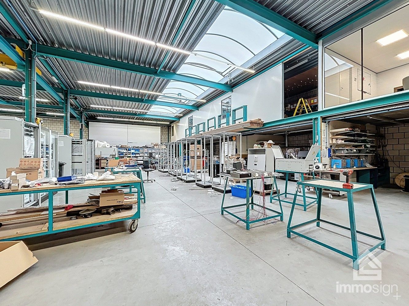 Handelspand met magazijn, kantoorruimte en instapklare woning te Lommel foto 7