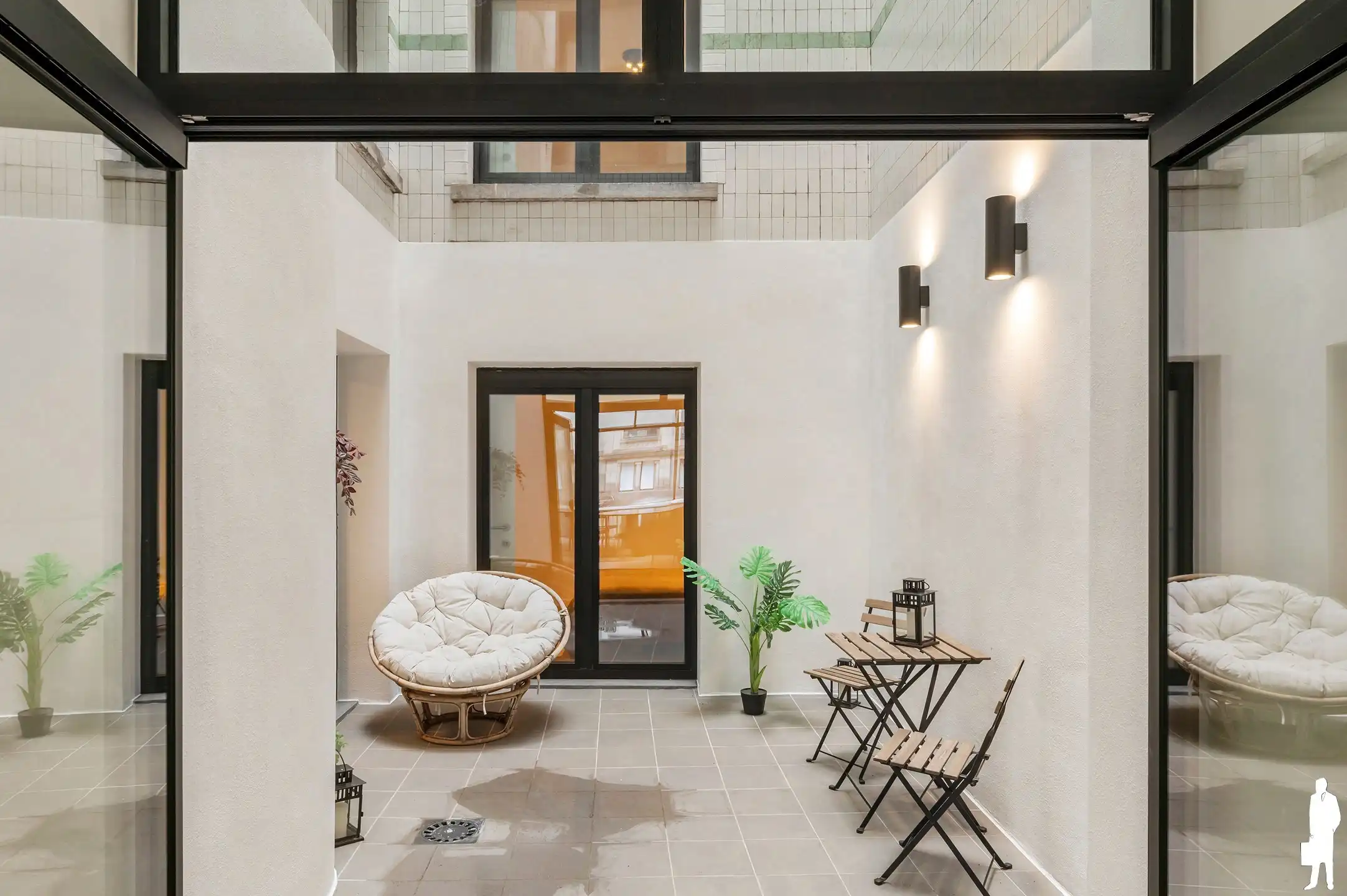 Gerenoveerde duplex met terras foto 14