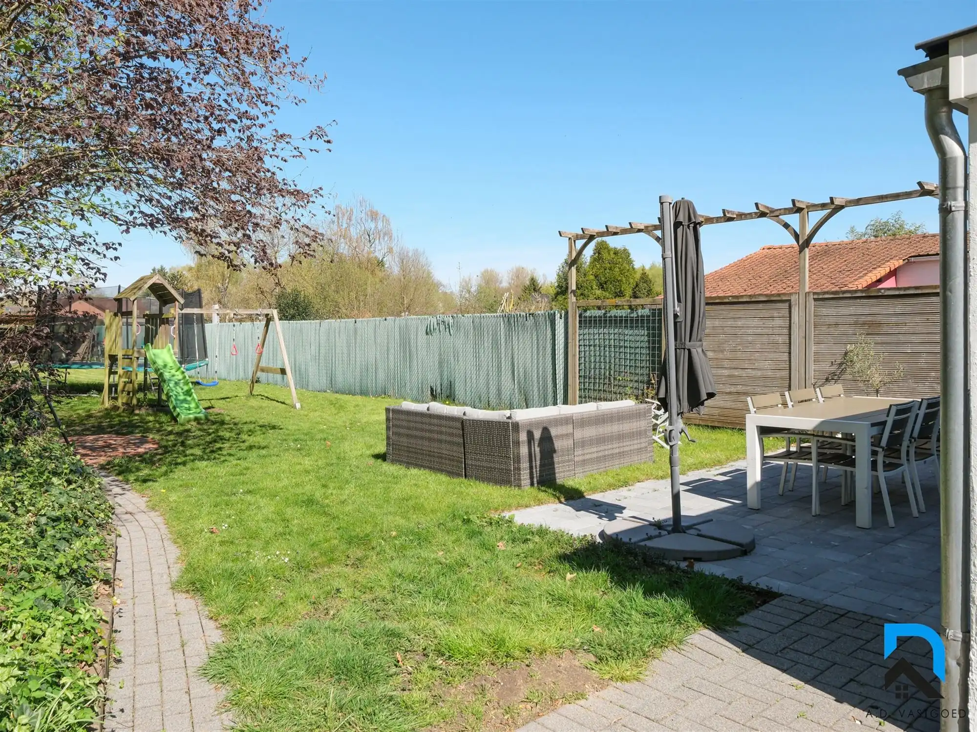 Halfopen bebouwing met grote tuin in Beverst foto 30