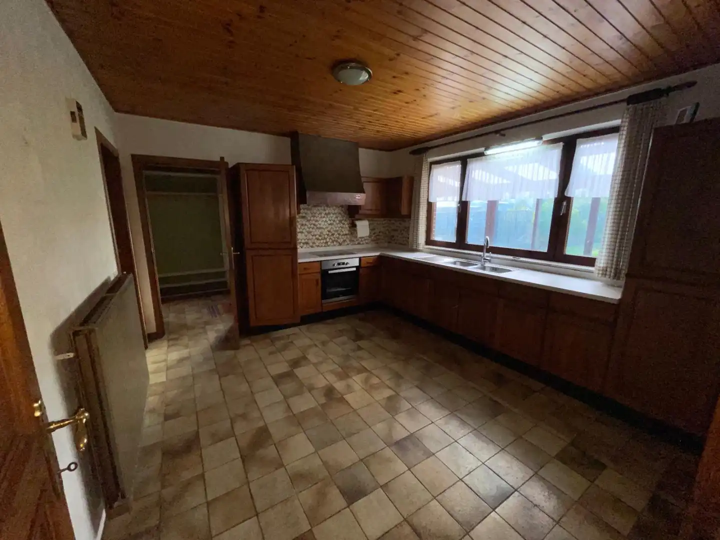 Vrijstaande woning met 4 slaapkamers en ruime tuin met garage in Pelt foto 7