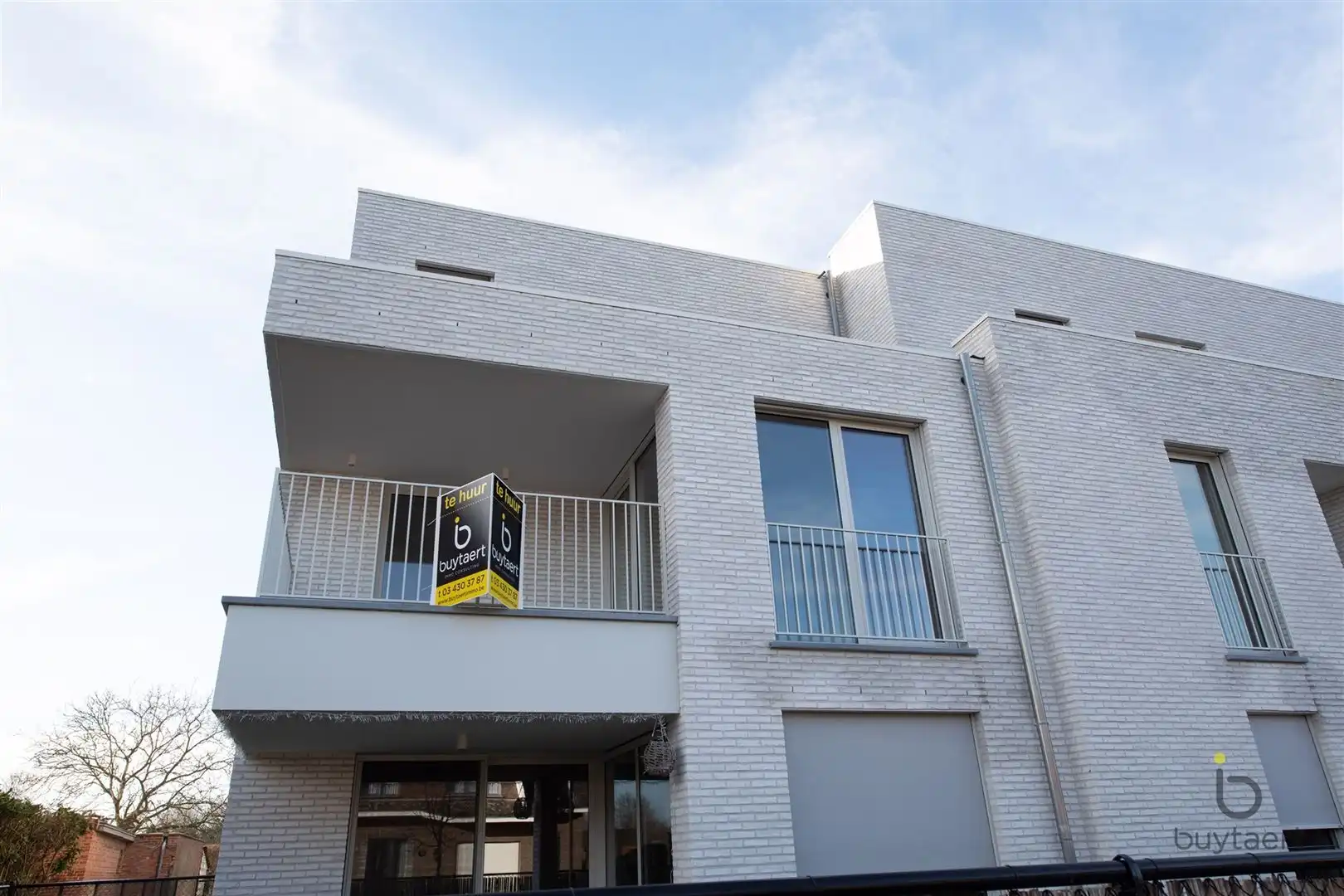 Recent 1 slaapkamer appartement met prachtig uitzicht! foto 37