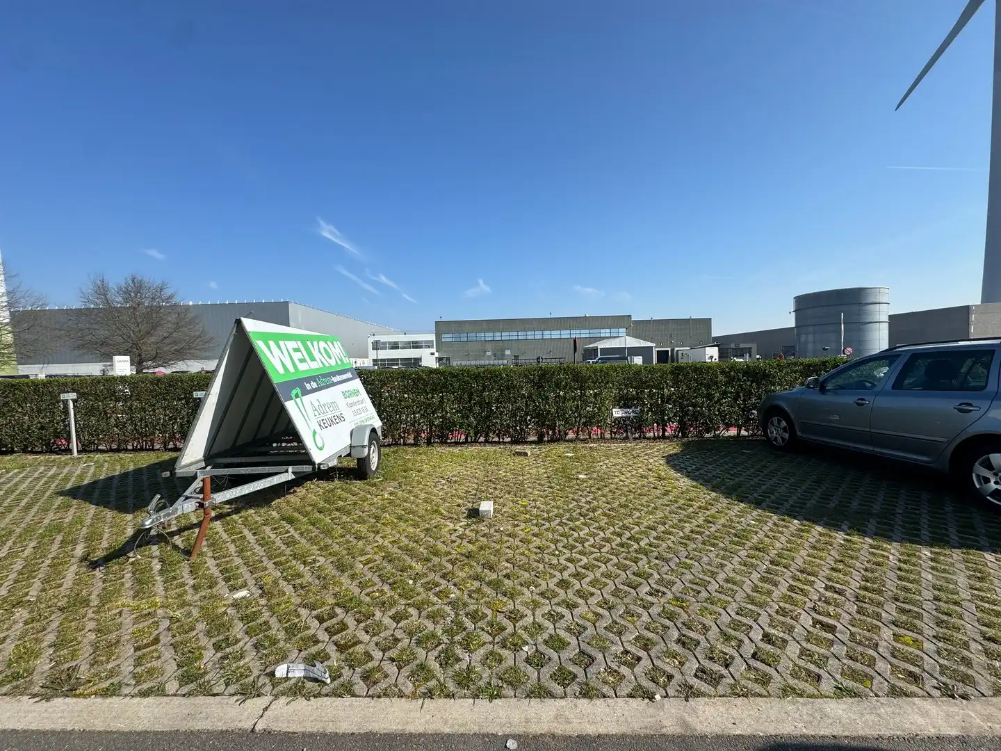 KMO-unit van 253 m² met 3 parkeerplaatsen en vergunde conciërgewoning foto 11
