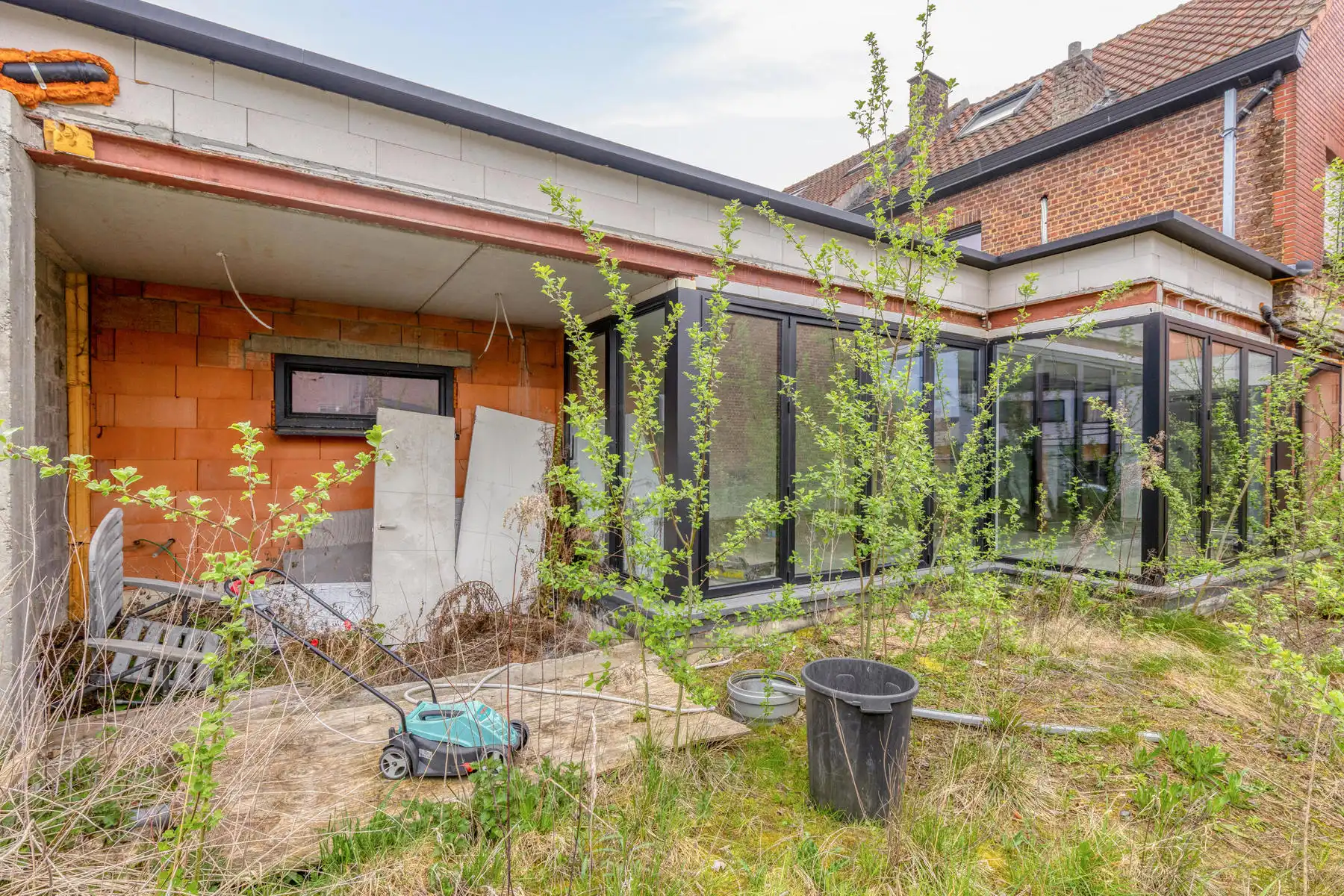 Ruime verder af te werken 2-gevel met 4 slaapkamers foto 25