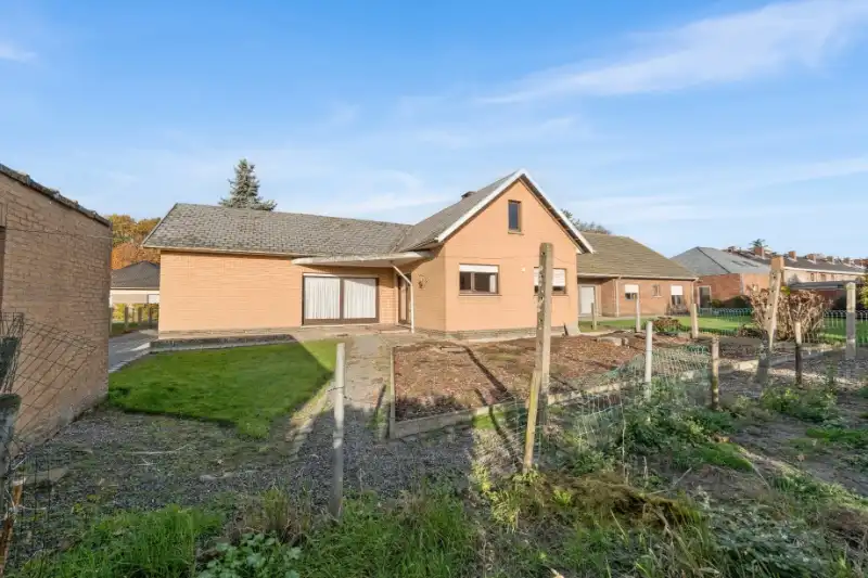 Goed gelegen ruime woning 3 slaapkamers op 671m²! foto 15