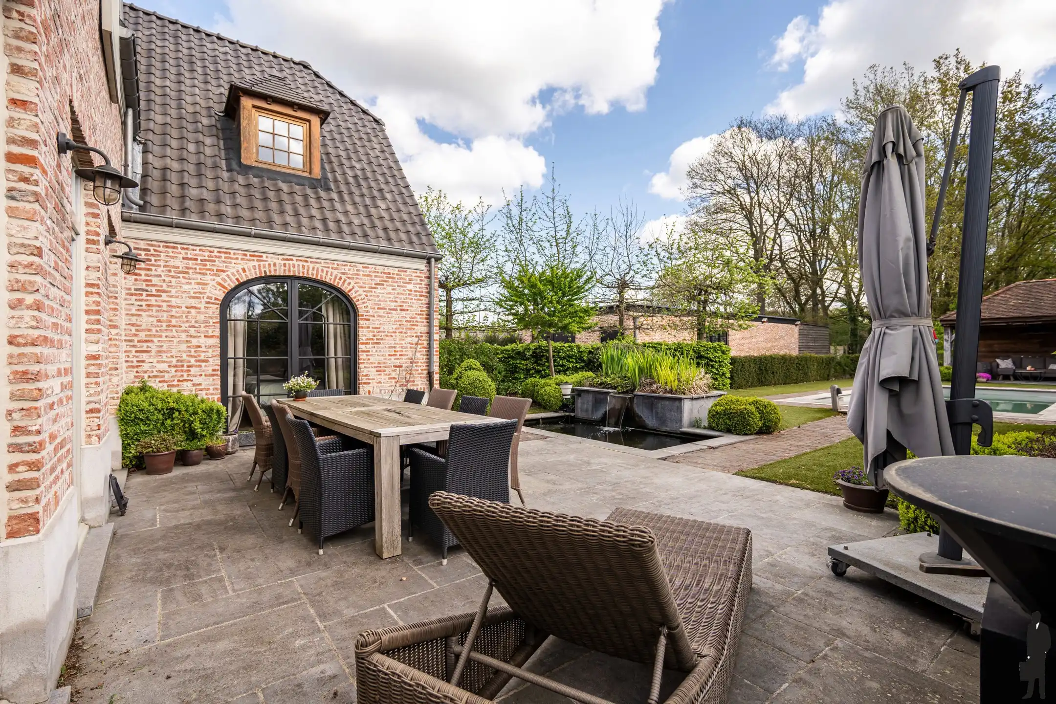 Unieke villa met studio en zwembad op maar liefst 4.270 m² foto 20