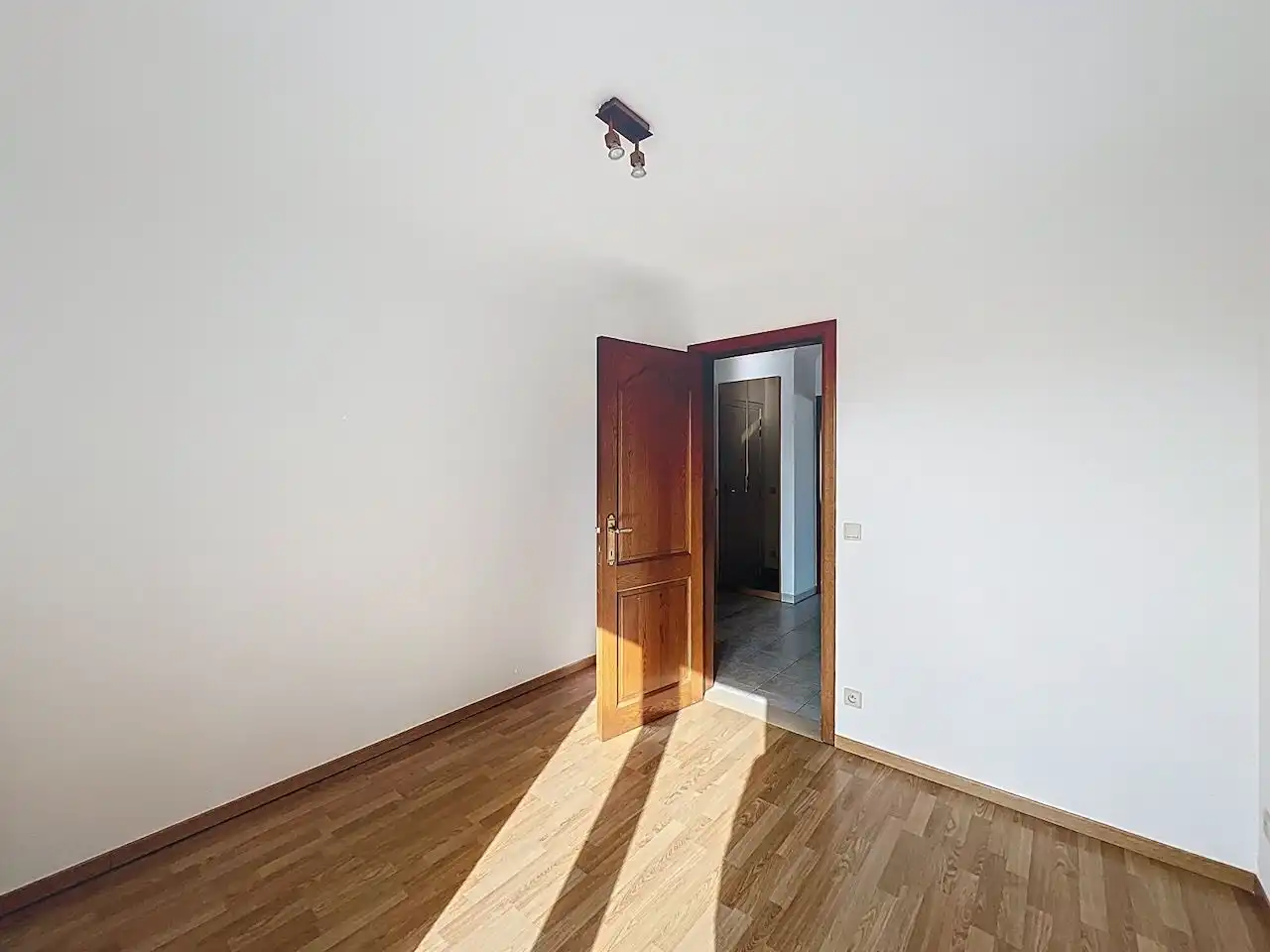 Ruim en functioneel appartement met drie slaapkamers vlakbij het Vissershuldeplein te Heist foto 19