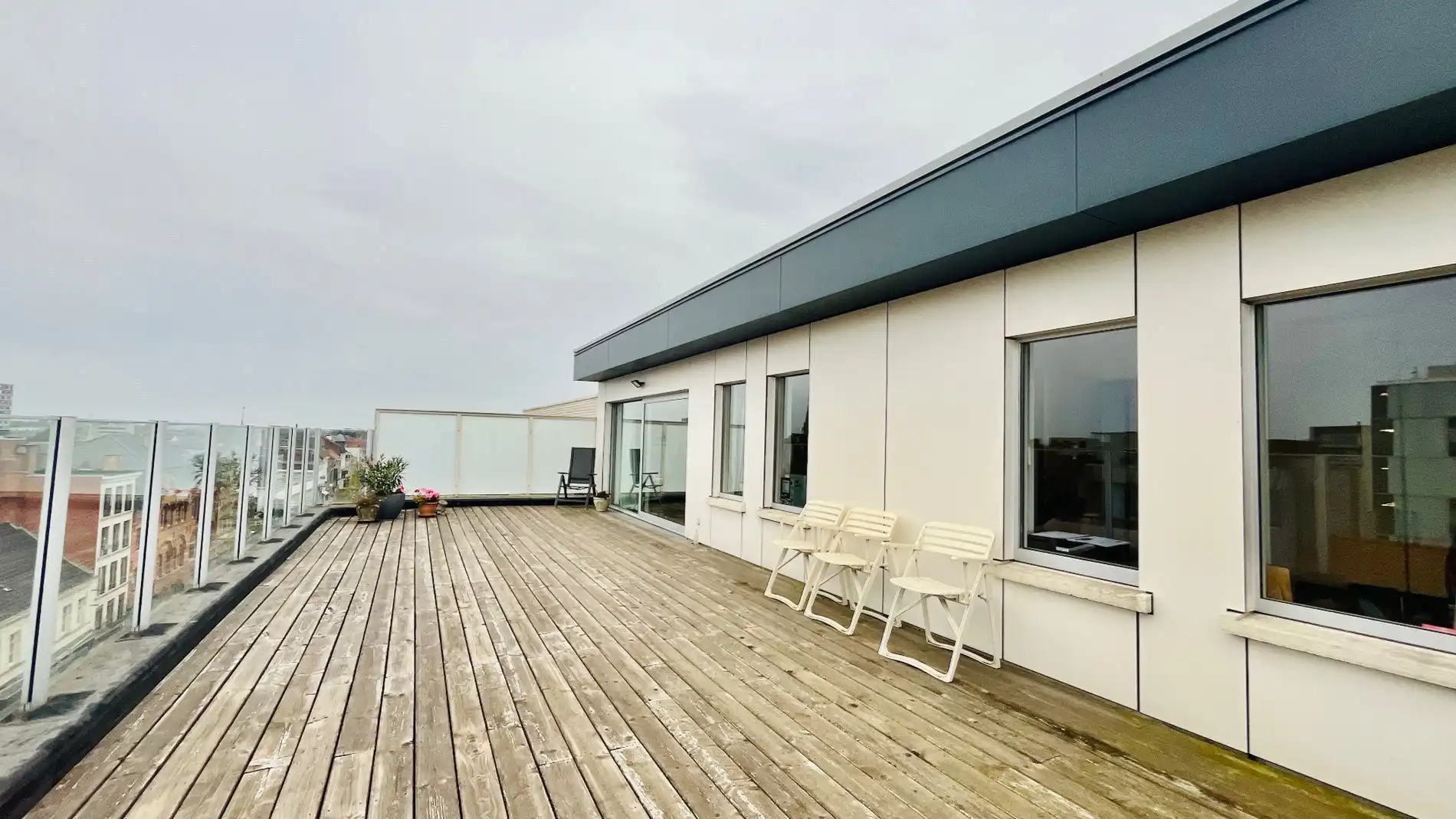 Groot appartement van 96m² met 95 m² terras foto 19