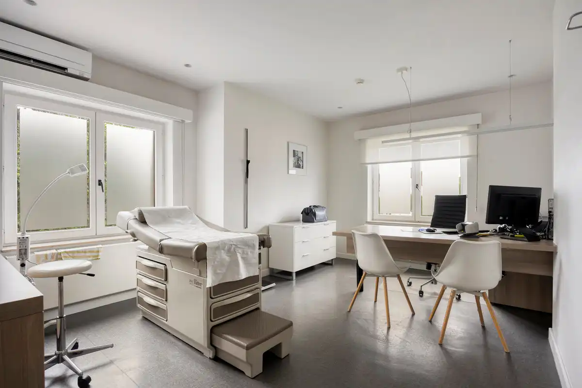 ROYALE WONING MET DOKTERSPRAKTIJK TE BILZEN HOESELT. foto 49