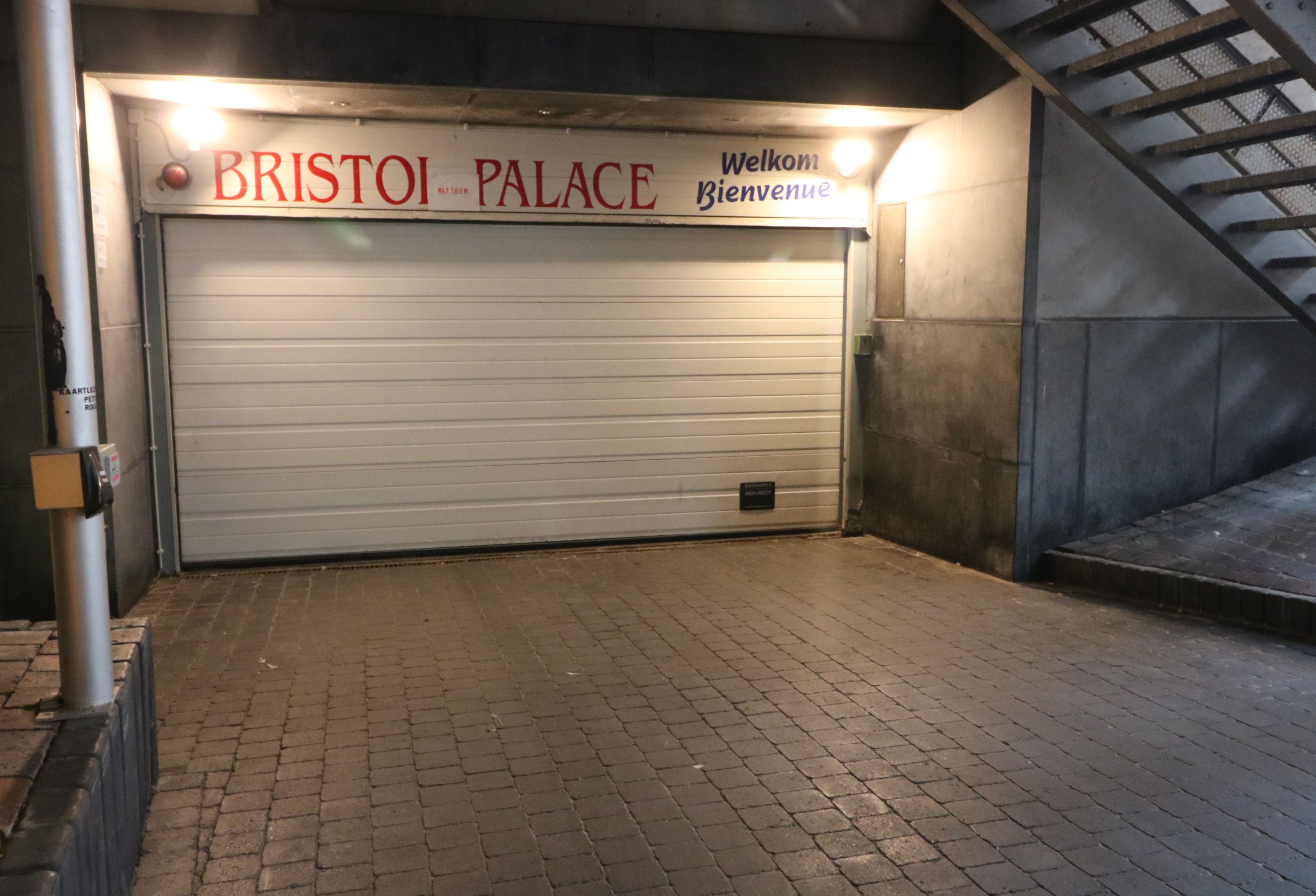 Garagebox pal in het centrum van Blankenberge foto {{pictureIndex}}