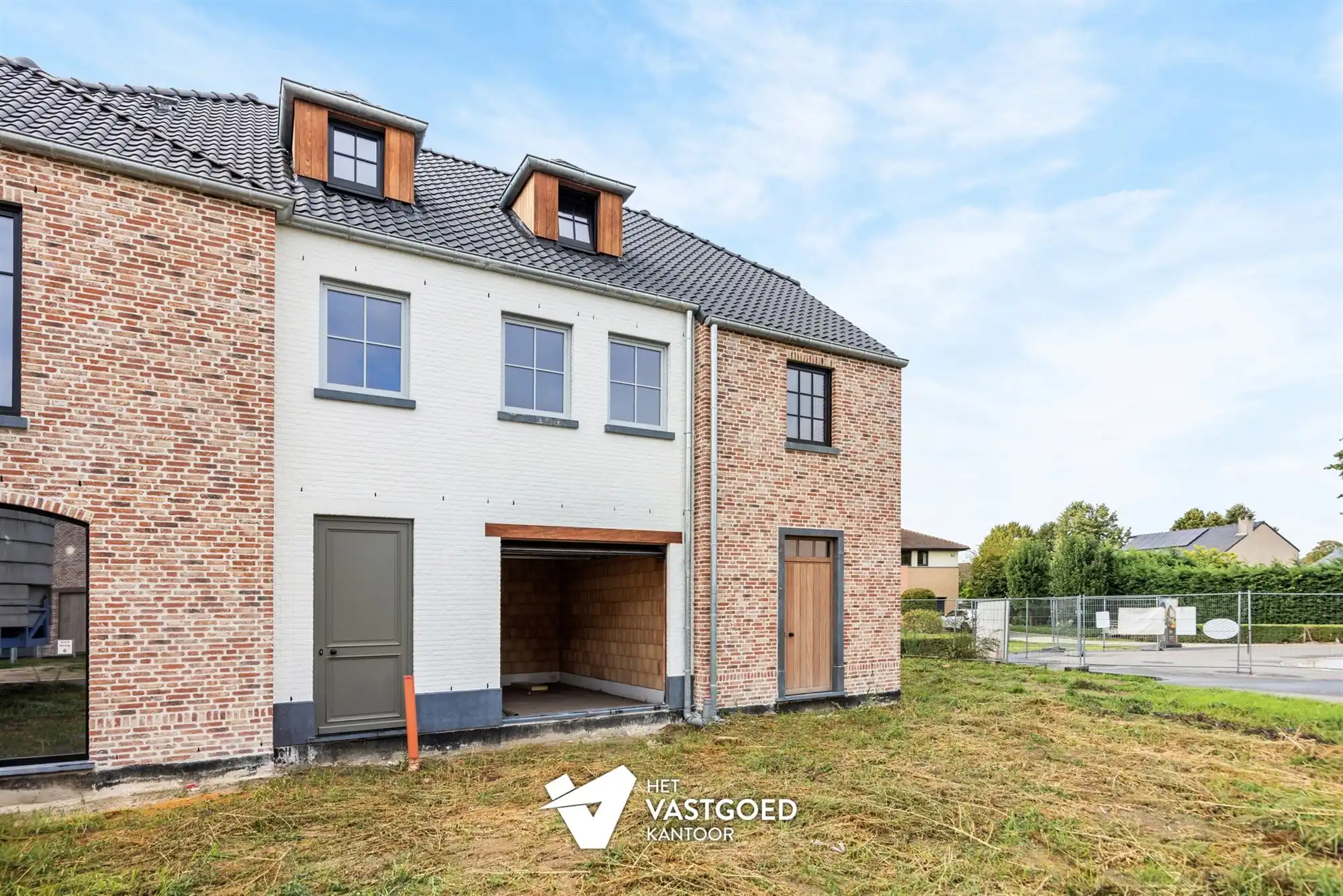 NIEUWBOUWWONING MET 3 SLAAPKAMERS EN INPANDIGE GARAGE UITERST CENTRAAL DOCH RUSTIG GELEGEN TE ZONHOVEN foto 2