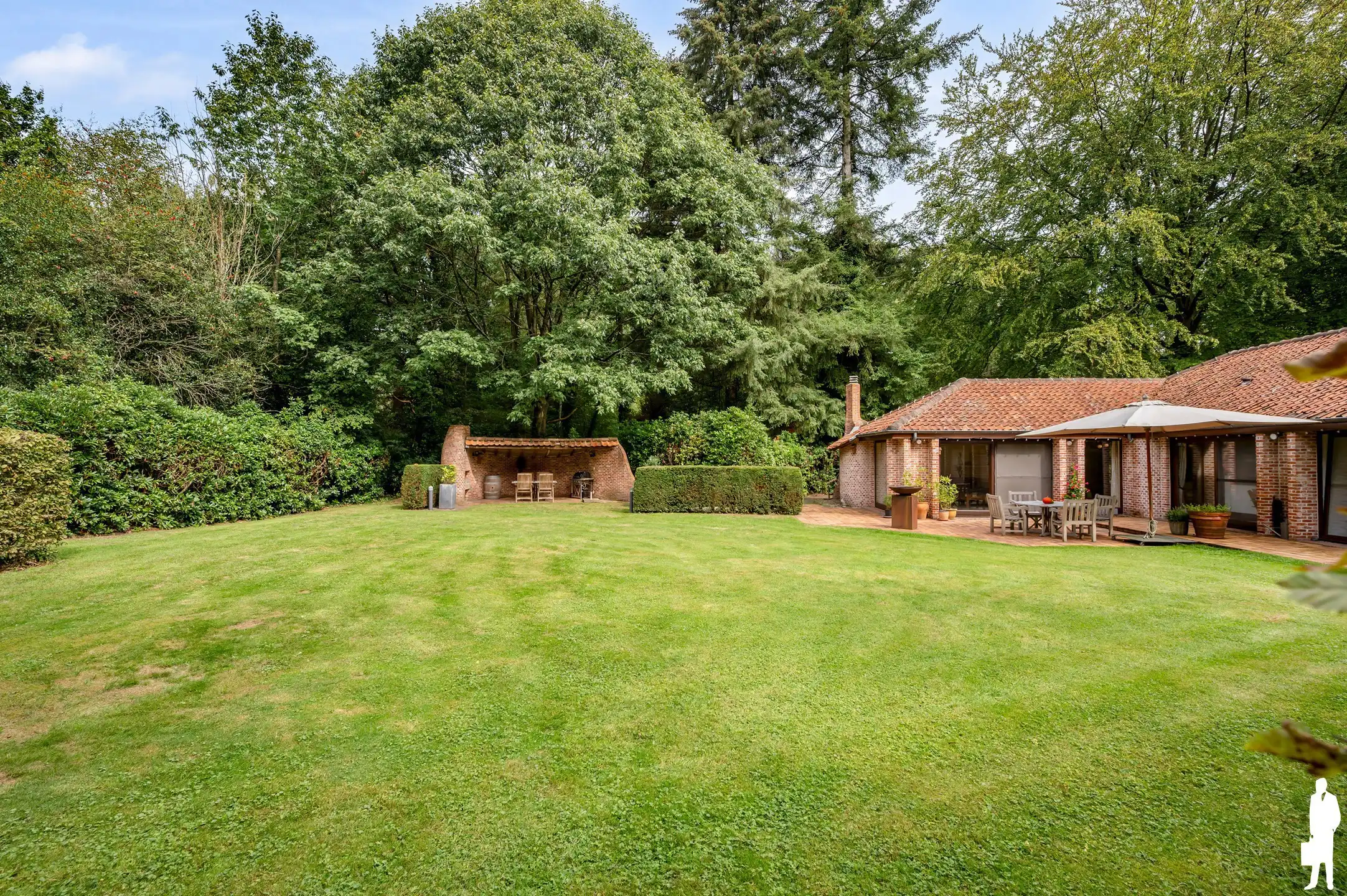 Karaktervolle gelijkvloerse villa op ca. 2.000 m² in zeer rustige, gegeerde en autoluwe wijk Dennendael en dichtbij het natuurgebied foto 39