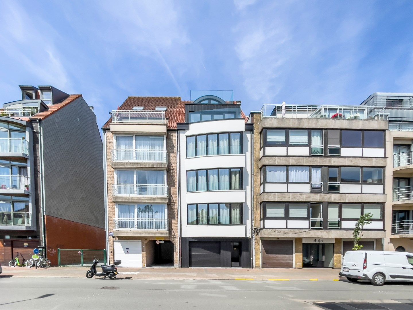 Luxueus afgewerkt duplex dakapp. met open zicht over de villa's van het Zoute, gelegen in het centrum van Knokke. Garage te koop foto 30