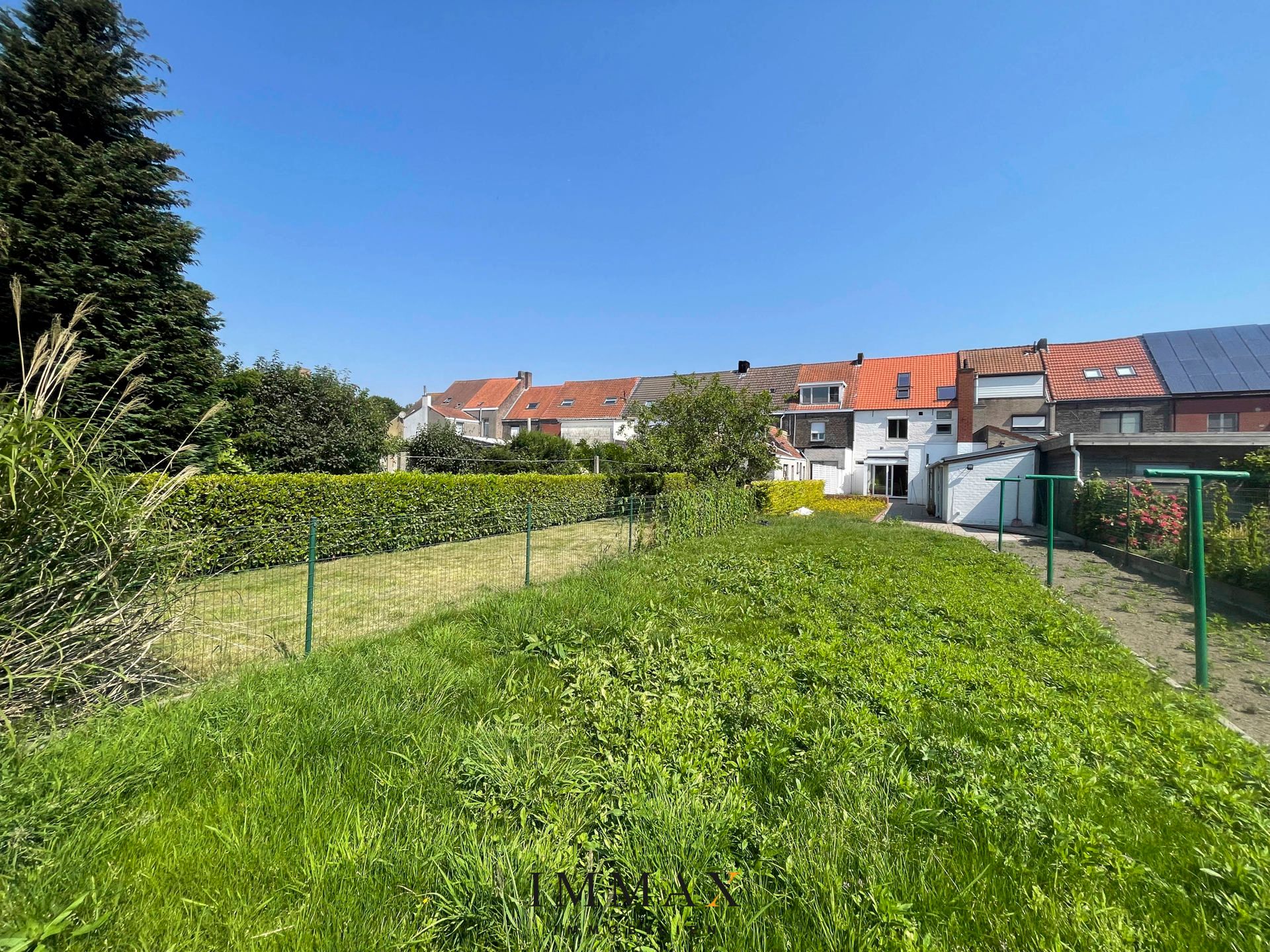 Gerenoveerde woning met 3 gastenkamers foto 2