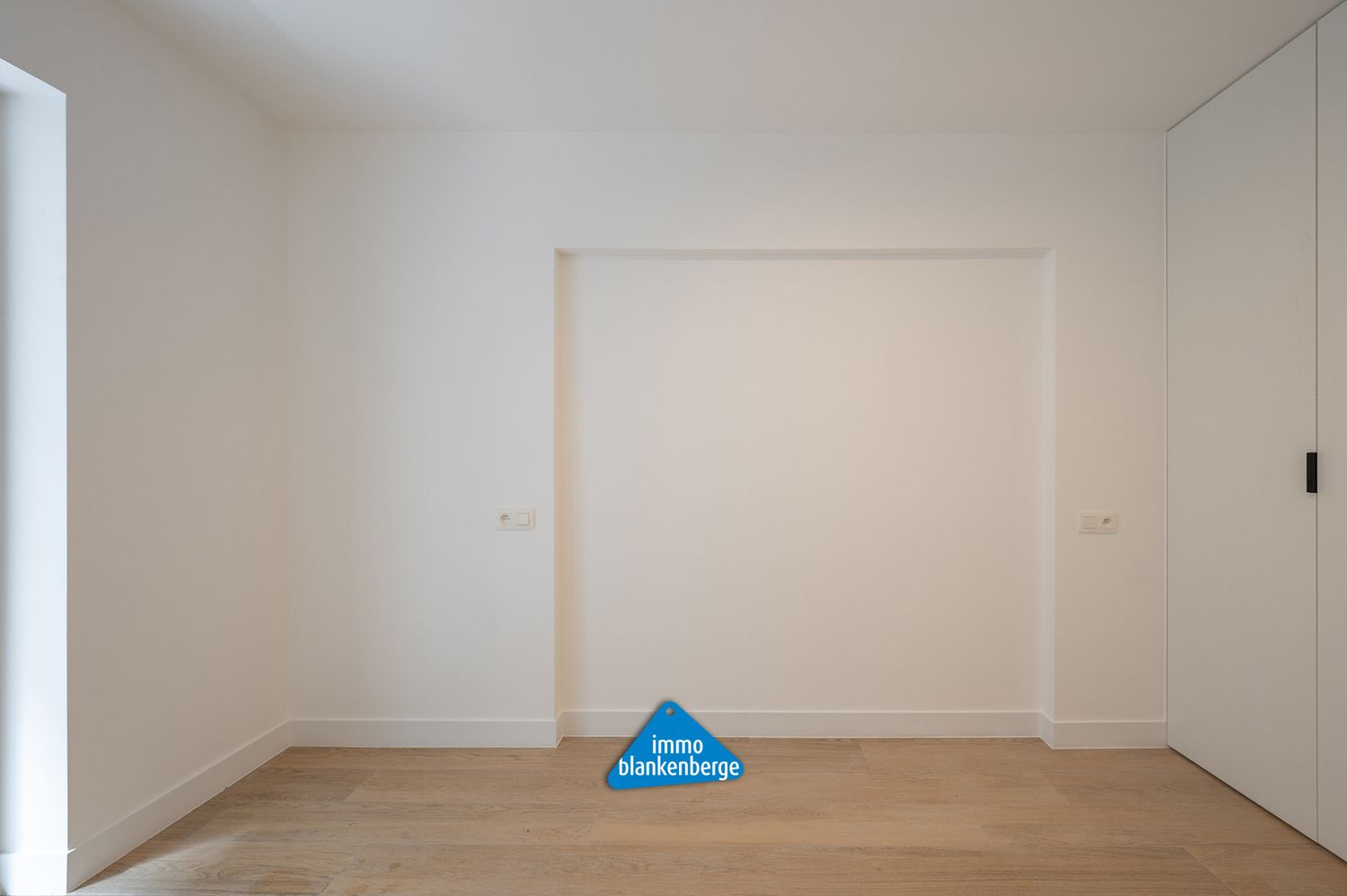 Prachtig Gerenoveerd 2 Slaapkamer Appartement met Adembenemend Zeezicht foto 11