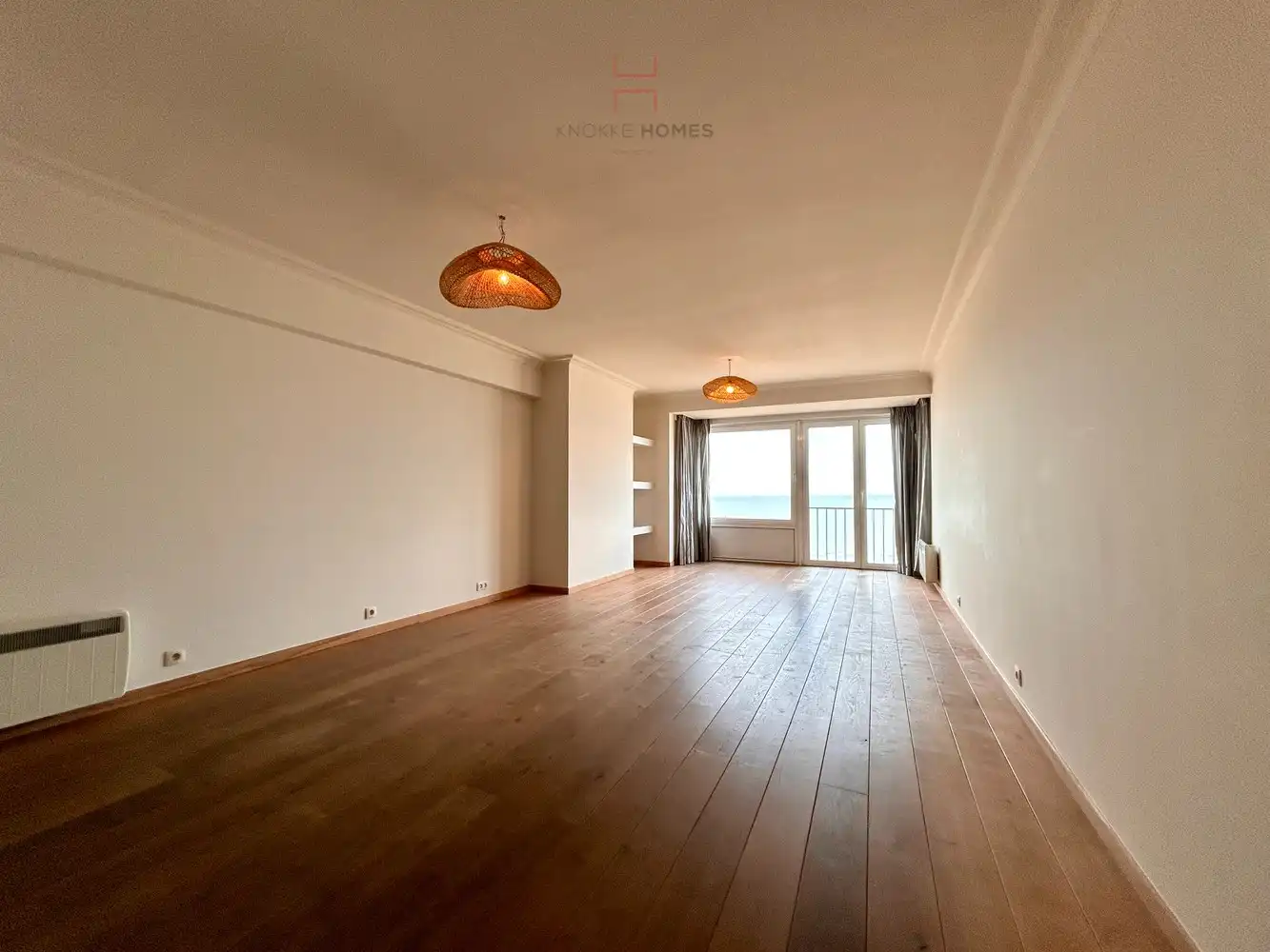 Ruim 3 slaapkamer-appartement met frontaal zeezicht foto {{pictureIndex}}