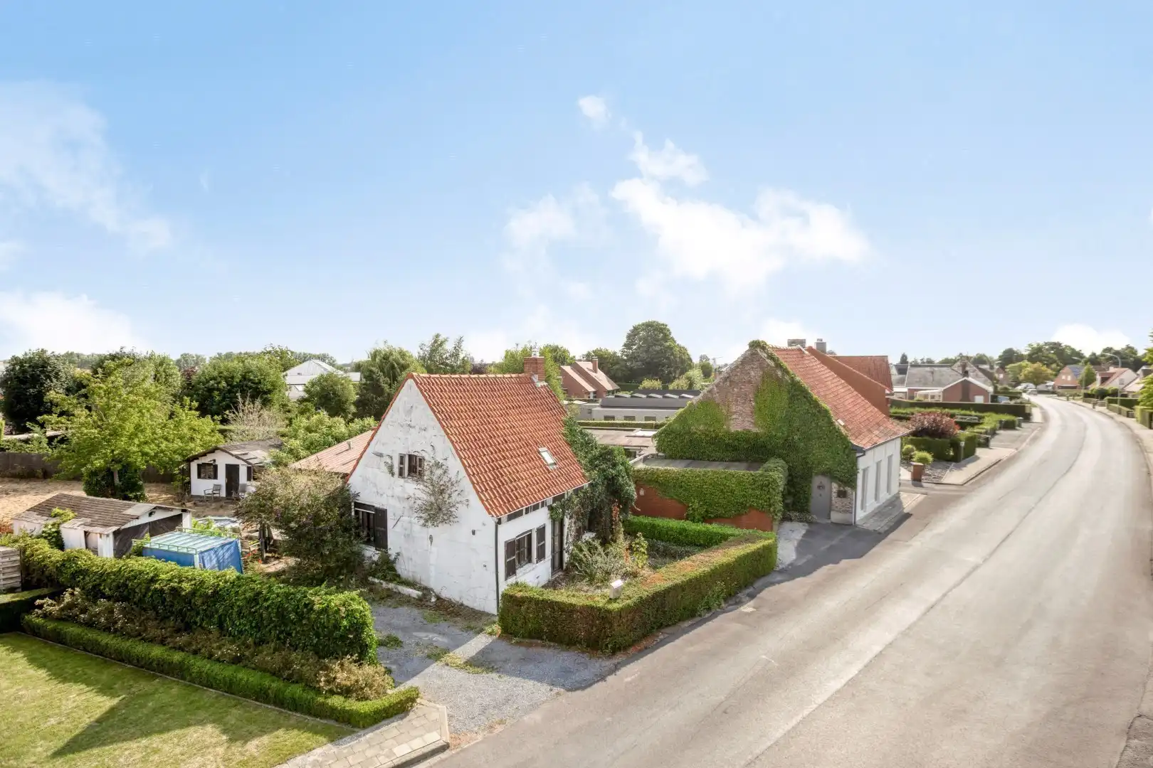 Stuk grond op 670 m2 in een rustige buurt! foto 3