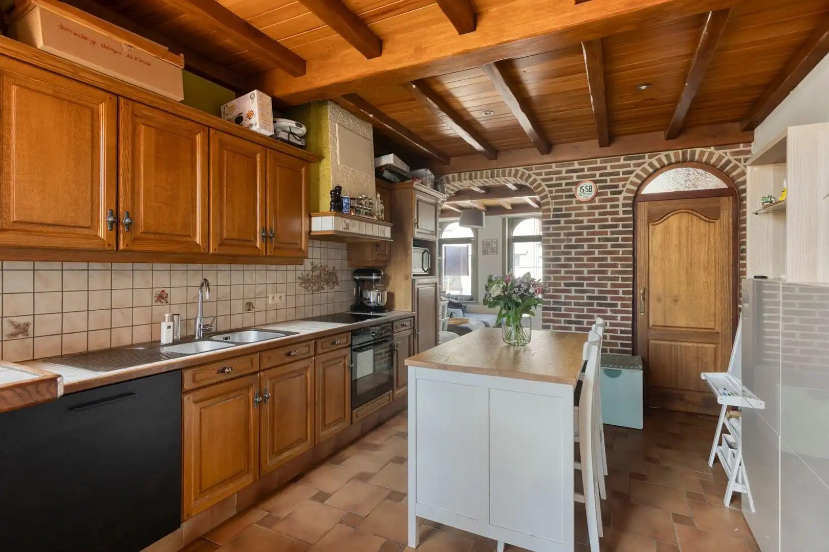 HOB met 3 slaapkamers, veel ruimte en licht, een dieplopende tuin en veel potentieel foto 7