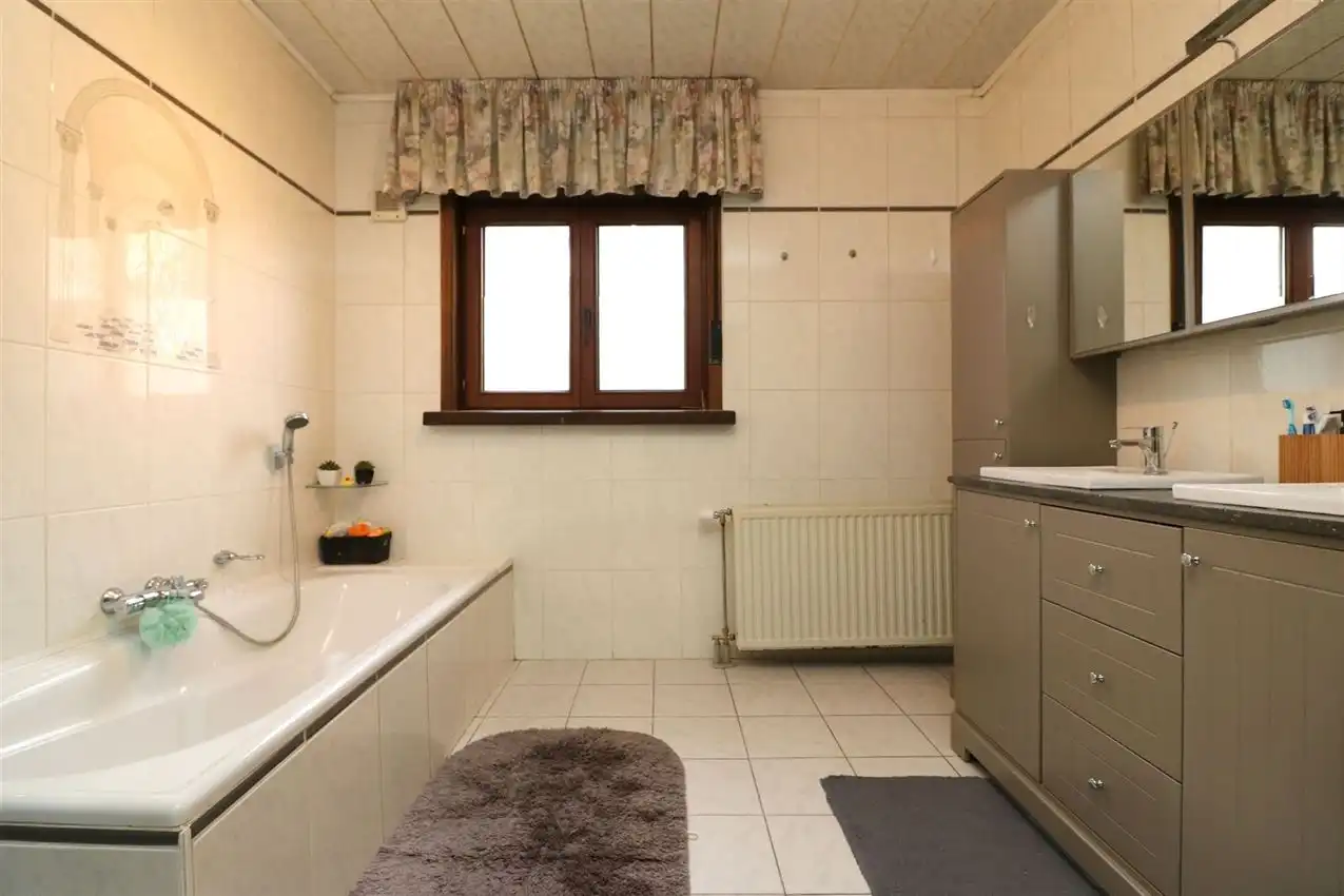 Villawoning met tuin op een goede locatie foto 19