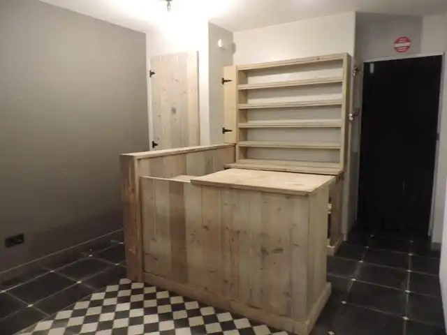 Knap handelspand met woonst in het centrum foto 3