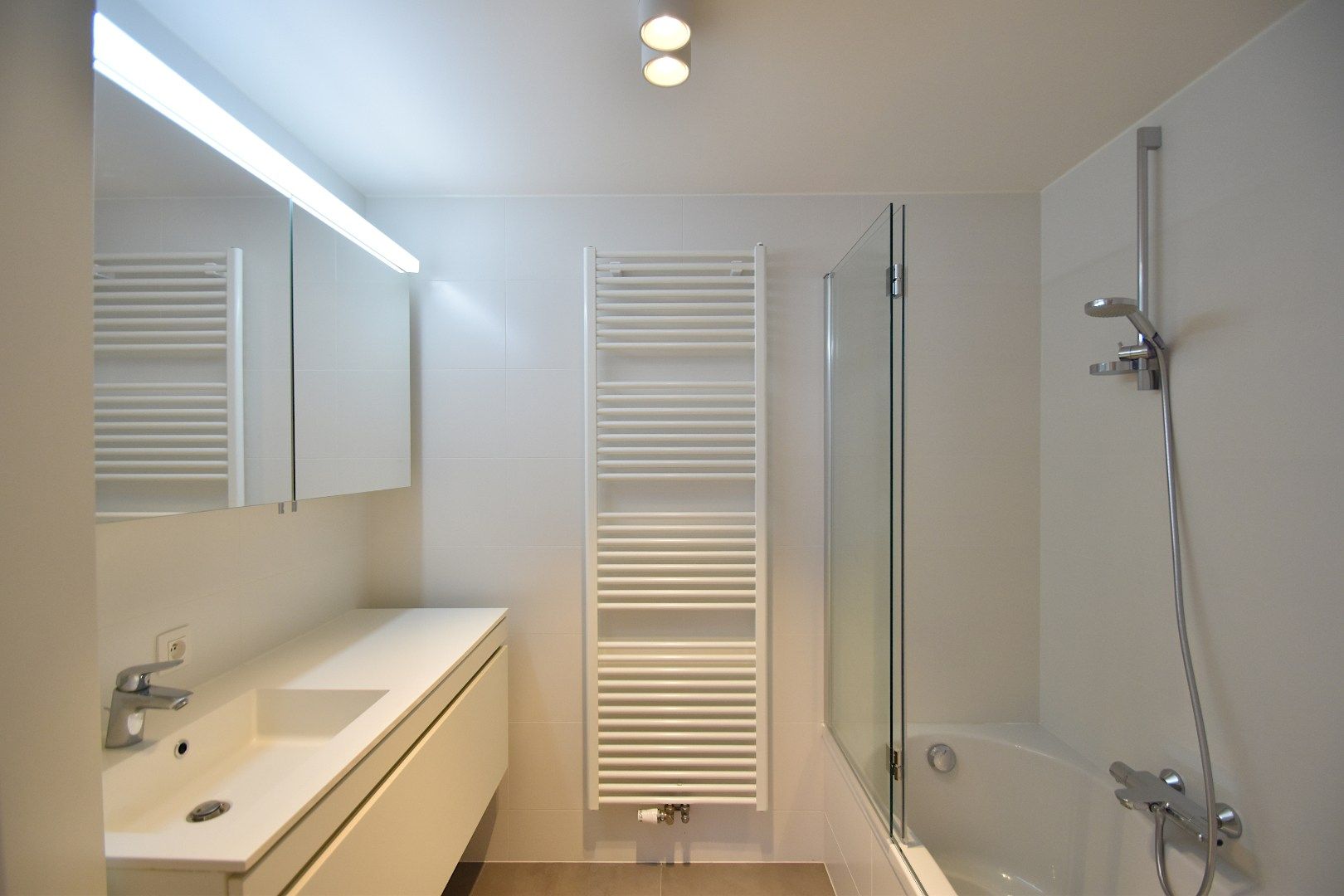 Ruim en elegant hoekappartement met drie terrassen foto 19