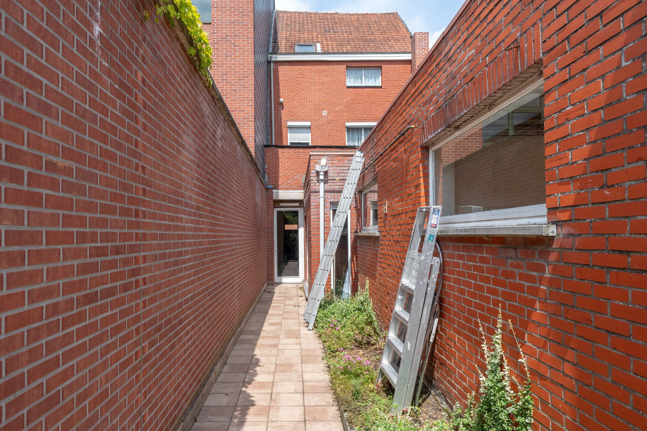 Te renoveren woning met toffe tuin en garage in het centrum foto 36
